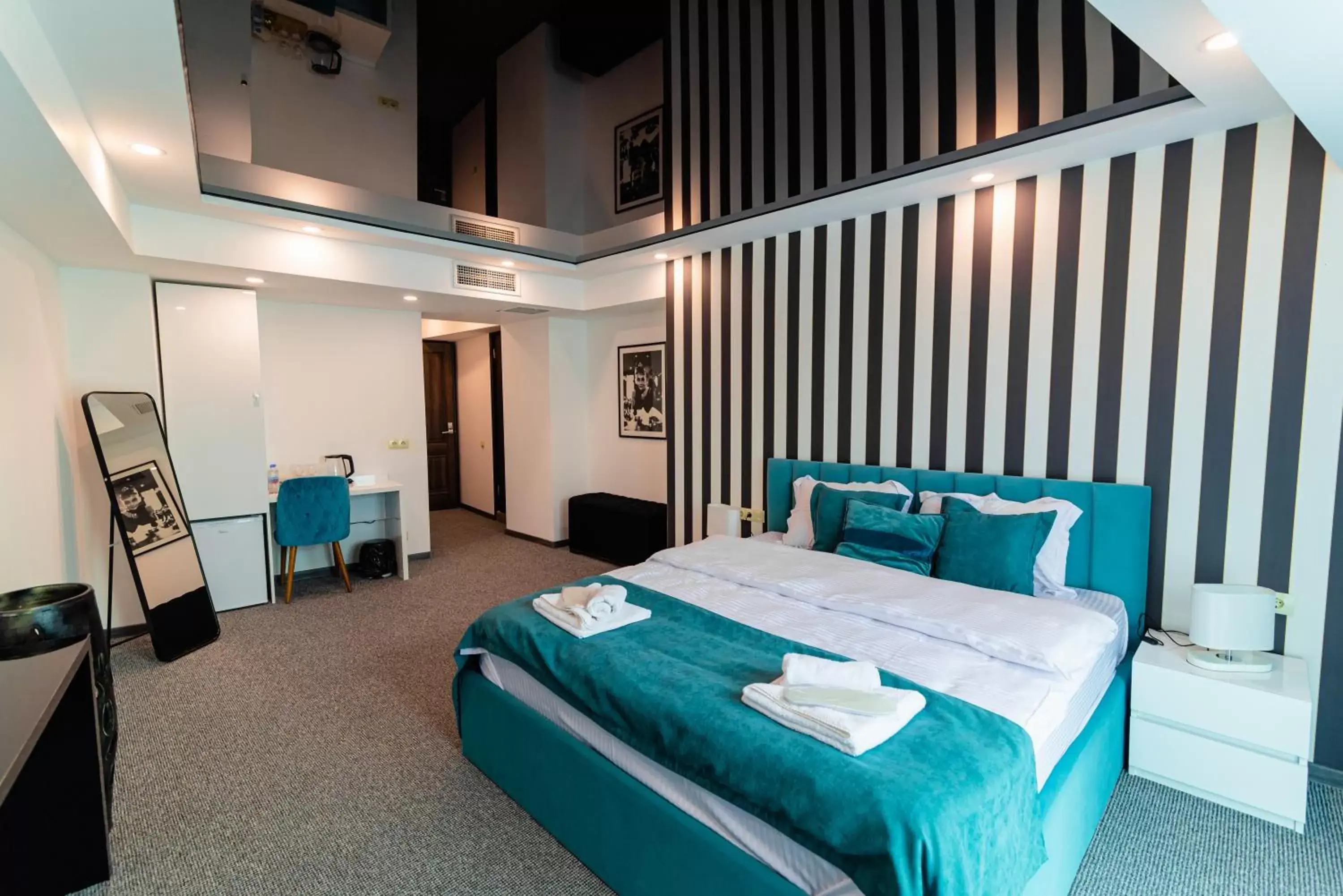 Bed in Royal Plaza Hotel Bed in Royal Plaza Hotel