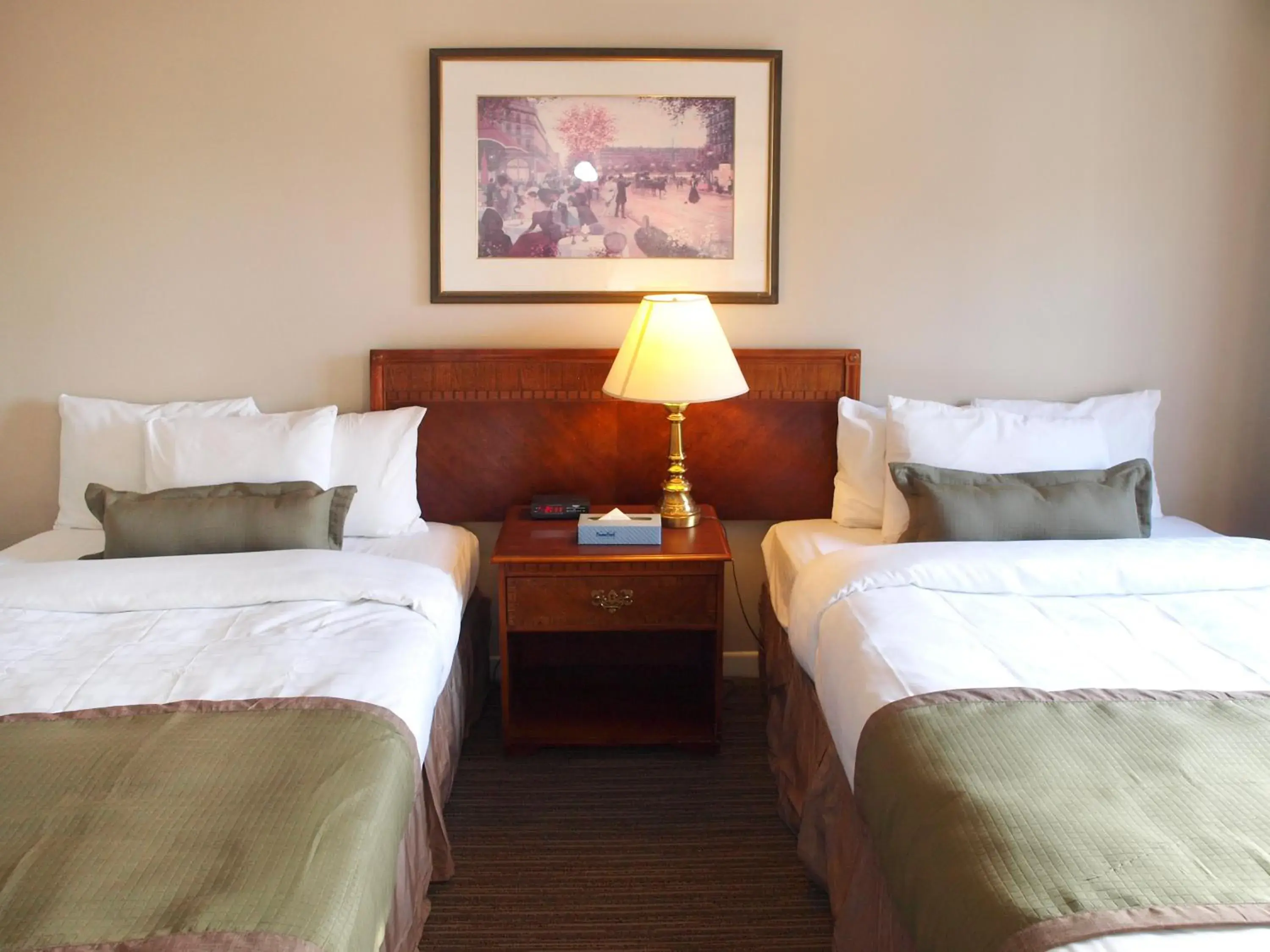 Two-Bedroom Apartment with One King Bed and Two Queen beds in Beausejour Hotel Apartments/Hotel Dorval Two-Bedroom Apartment with One King Bed and Two Queen beds in Beausejour Hotel Apartments/Hotel Dorval