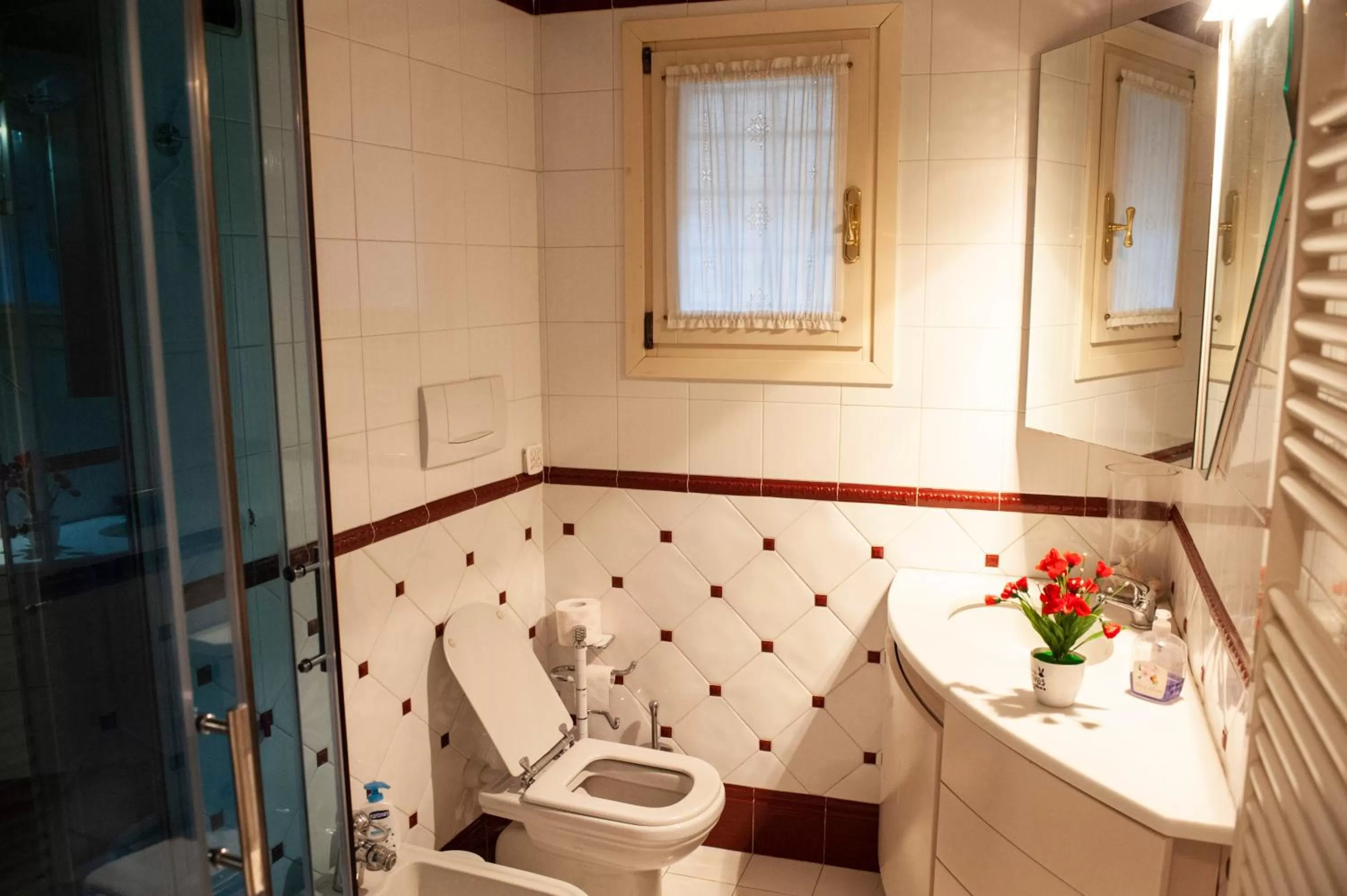 Toilet in Gran Suite Piazza Maggiore - T&T communications