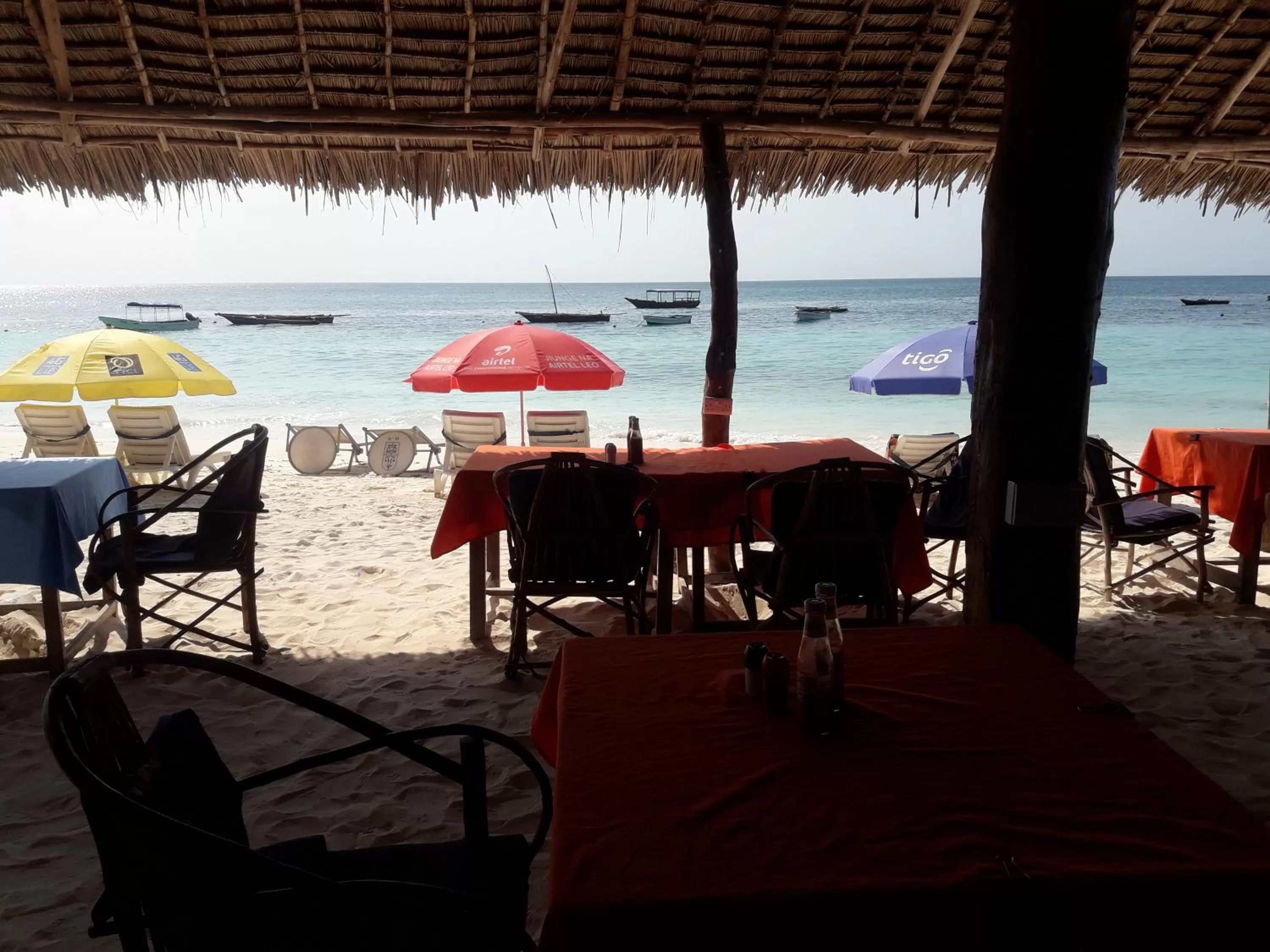 Restaurant/places to eat, Beach in Ebony & Ivory Beach Bungalows