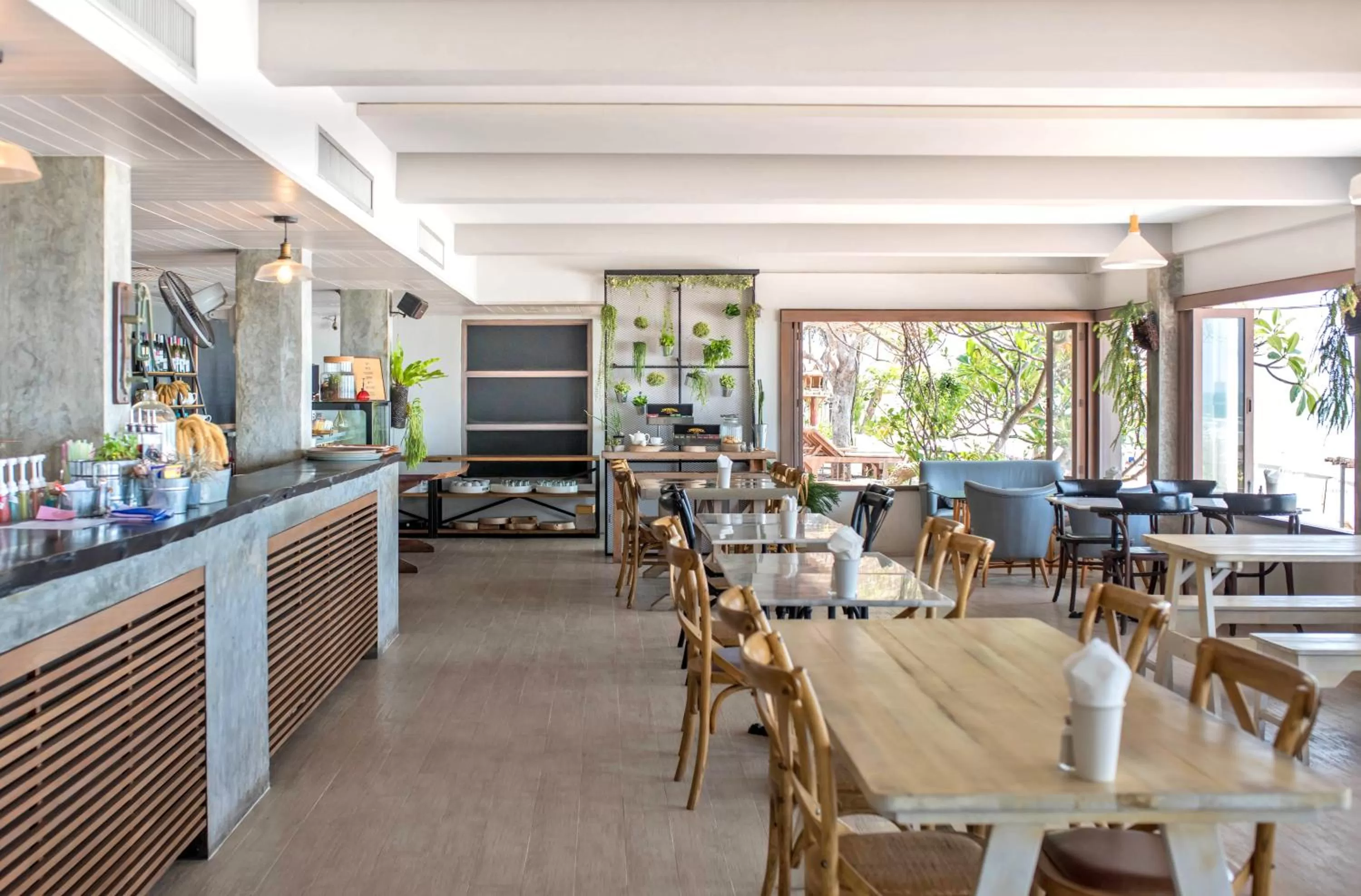 Restaurant/places to eat in Veranda Lodge