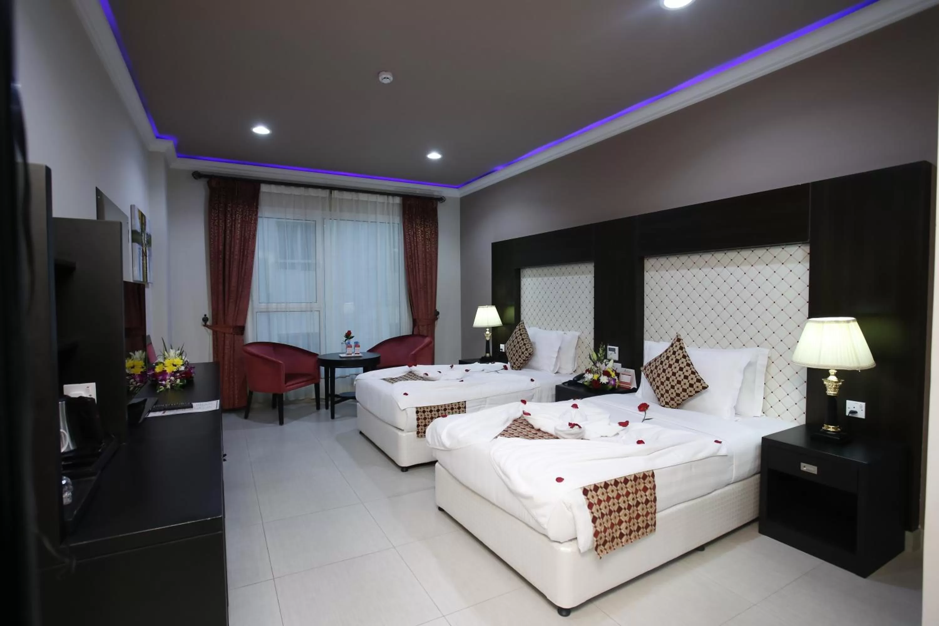 Photo of the whole room, Bed in Crystal Palace Hotel