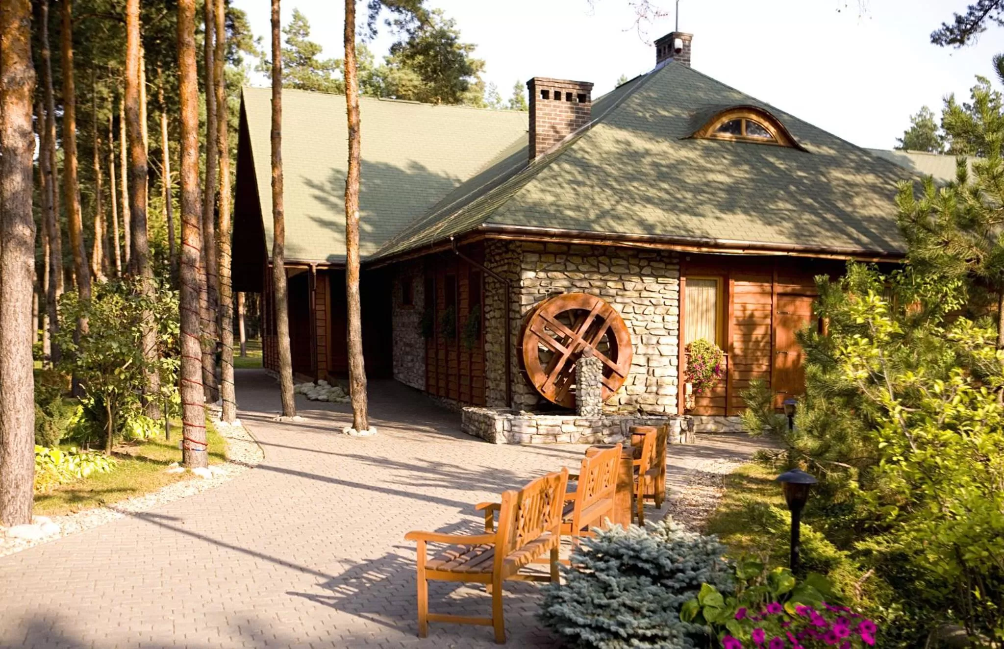 Restaurant/places to eat in Hotel Boss