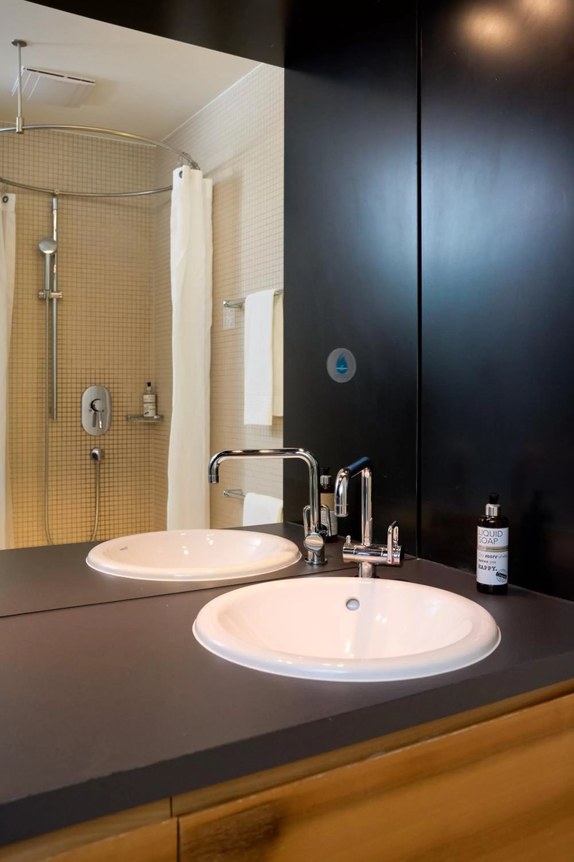 Shower in Limmathof Baden - Historisches Haus & Spa