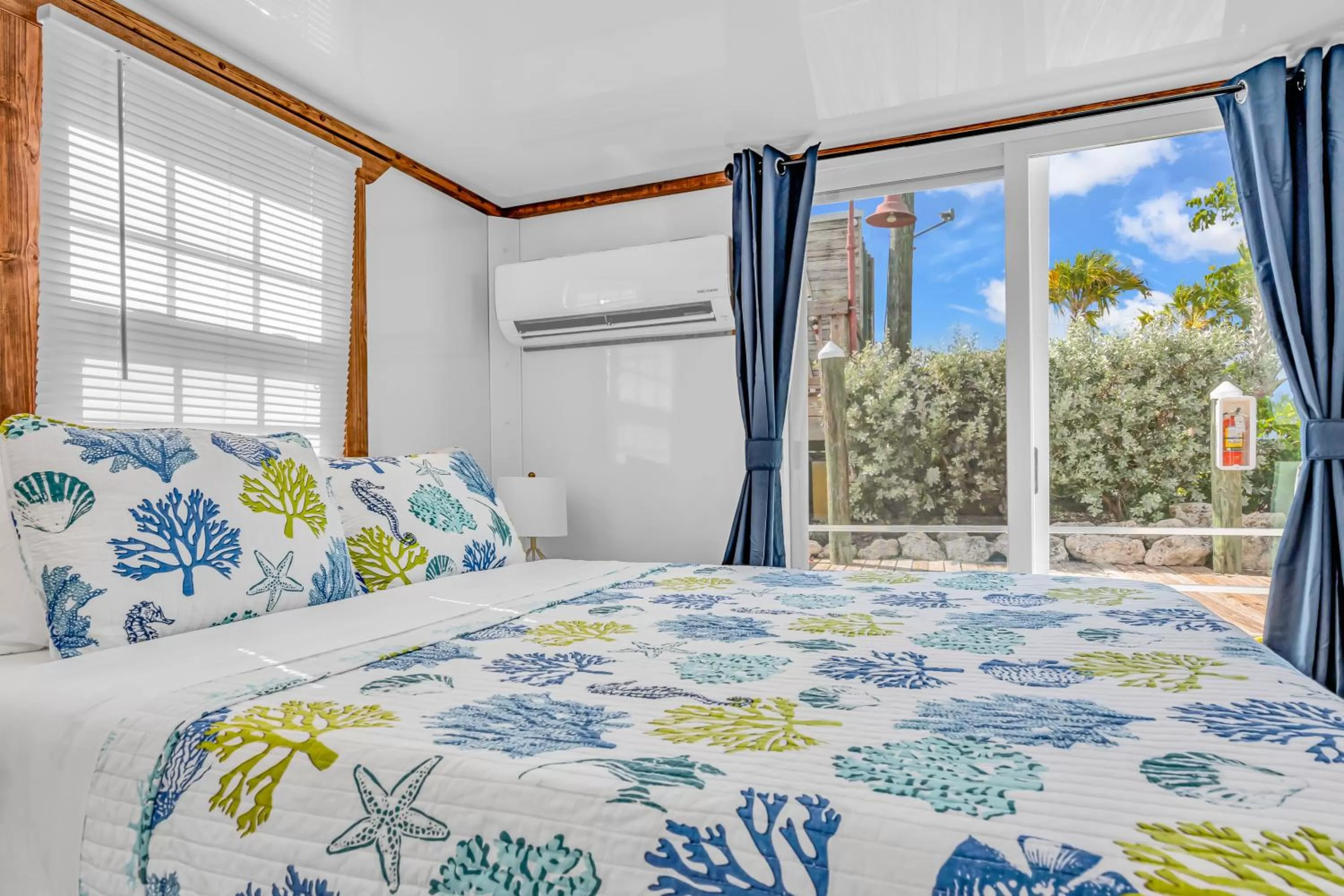 Bed in Coconut Cay Marina & RV Park