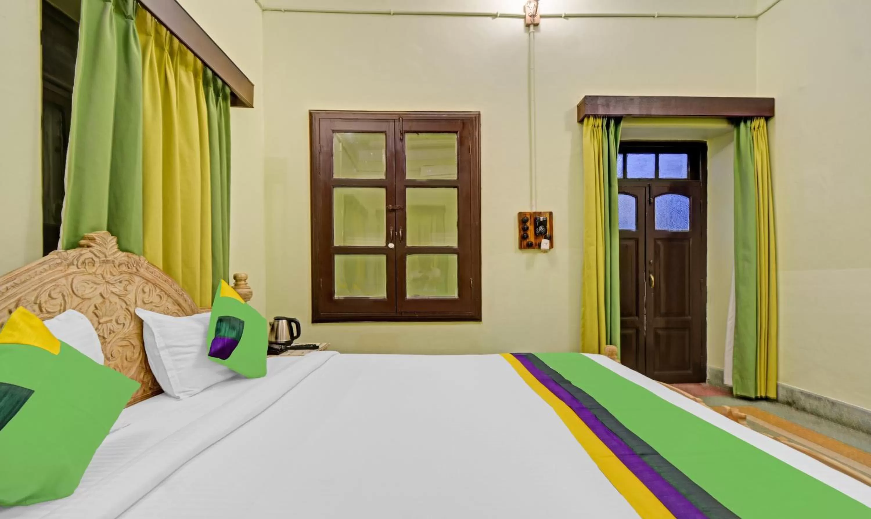 Bed in Treebo The Regal House, Near Fateh Sagar Lake