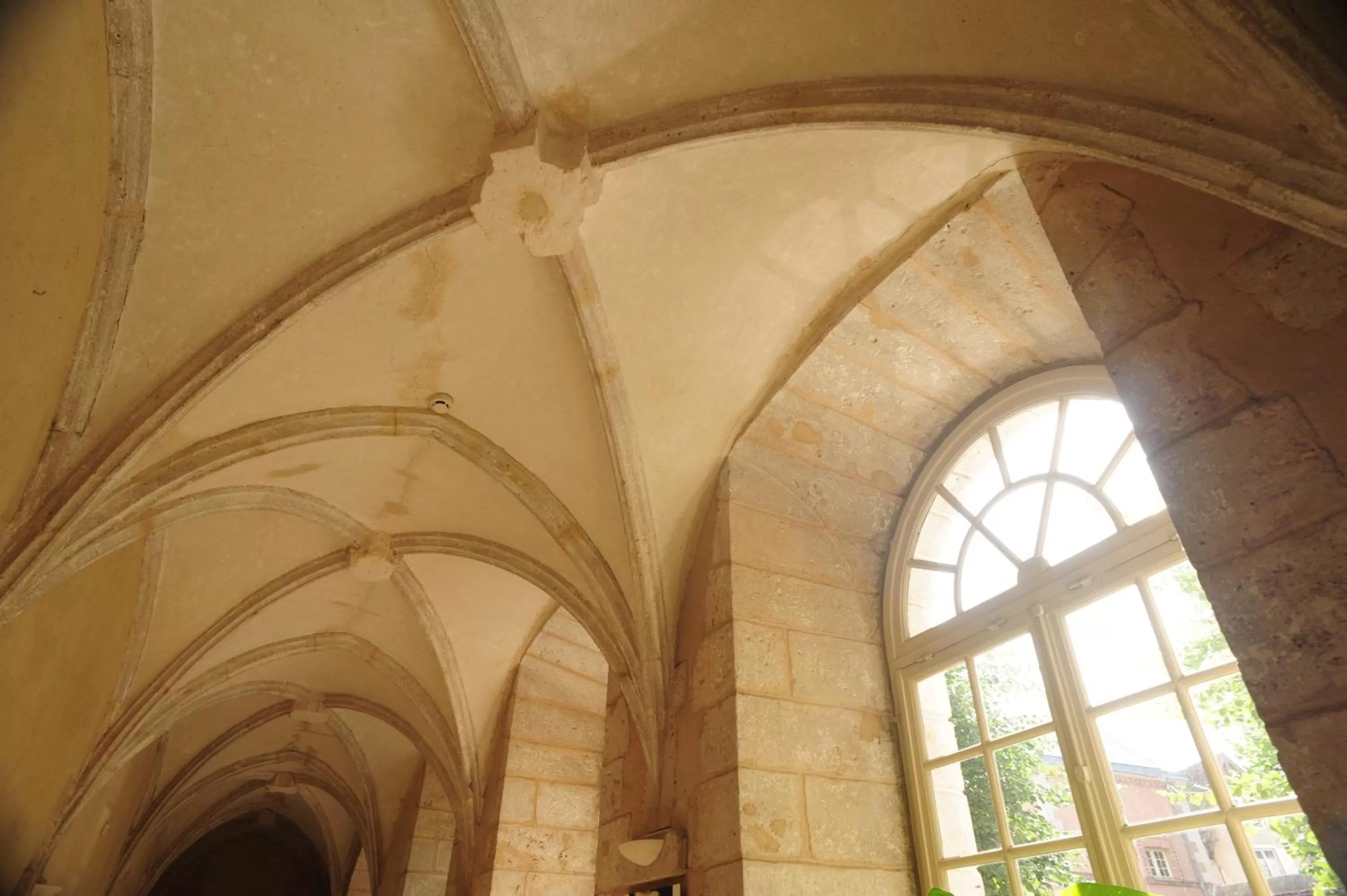 Decorative detail in Hôtellerie Saint Yves