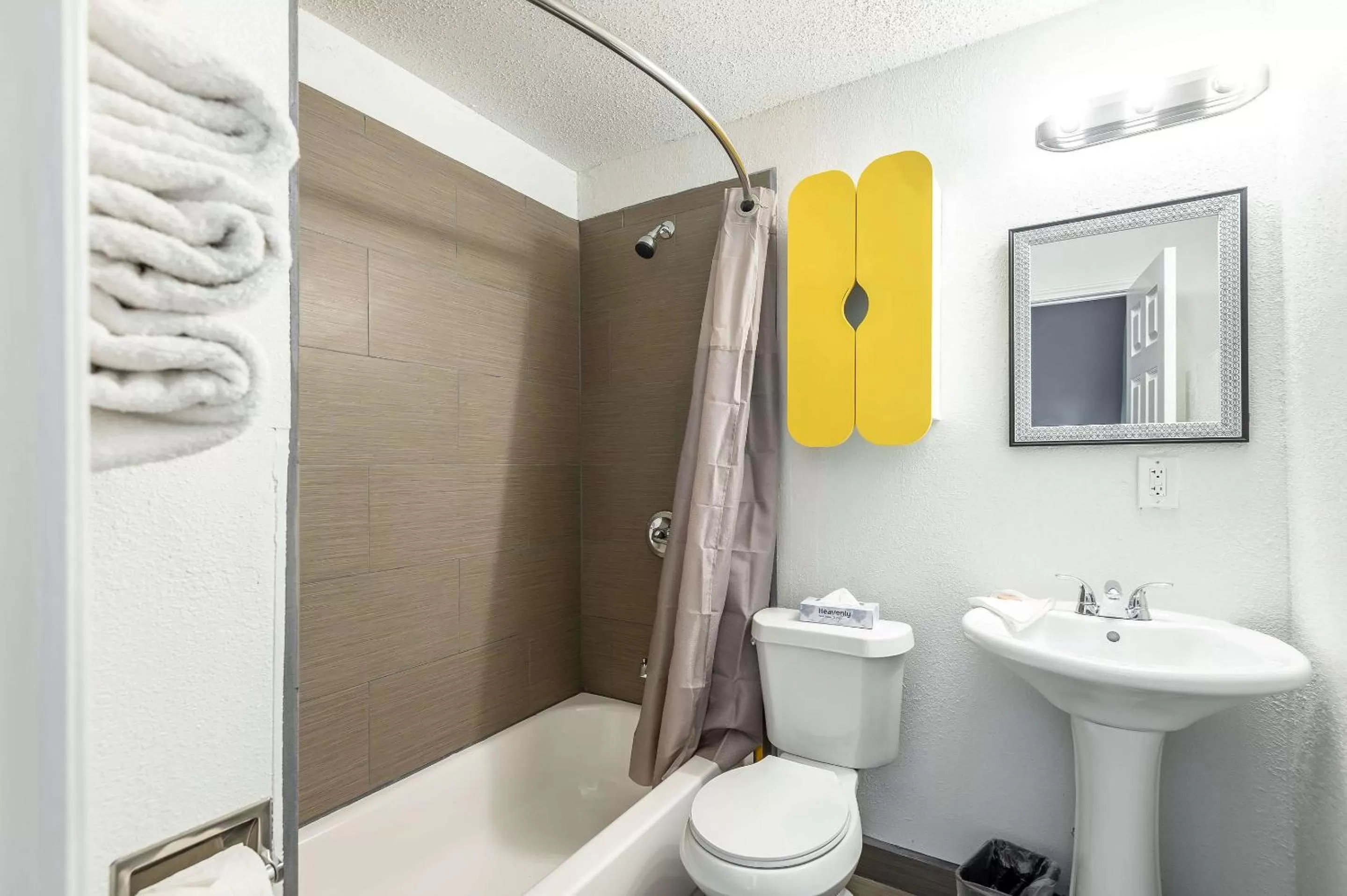 Bathroom in Quality Inn & Suites Kansas City Downtown