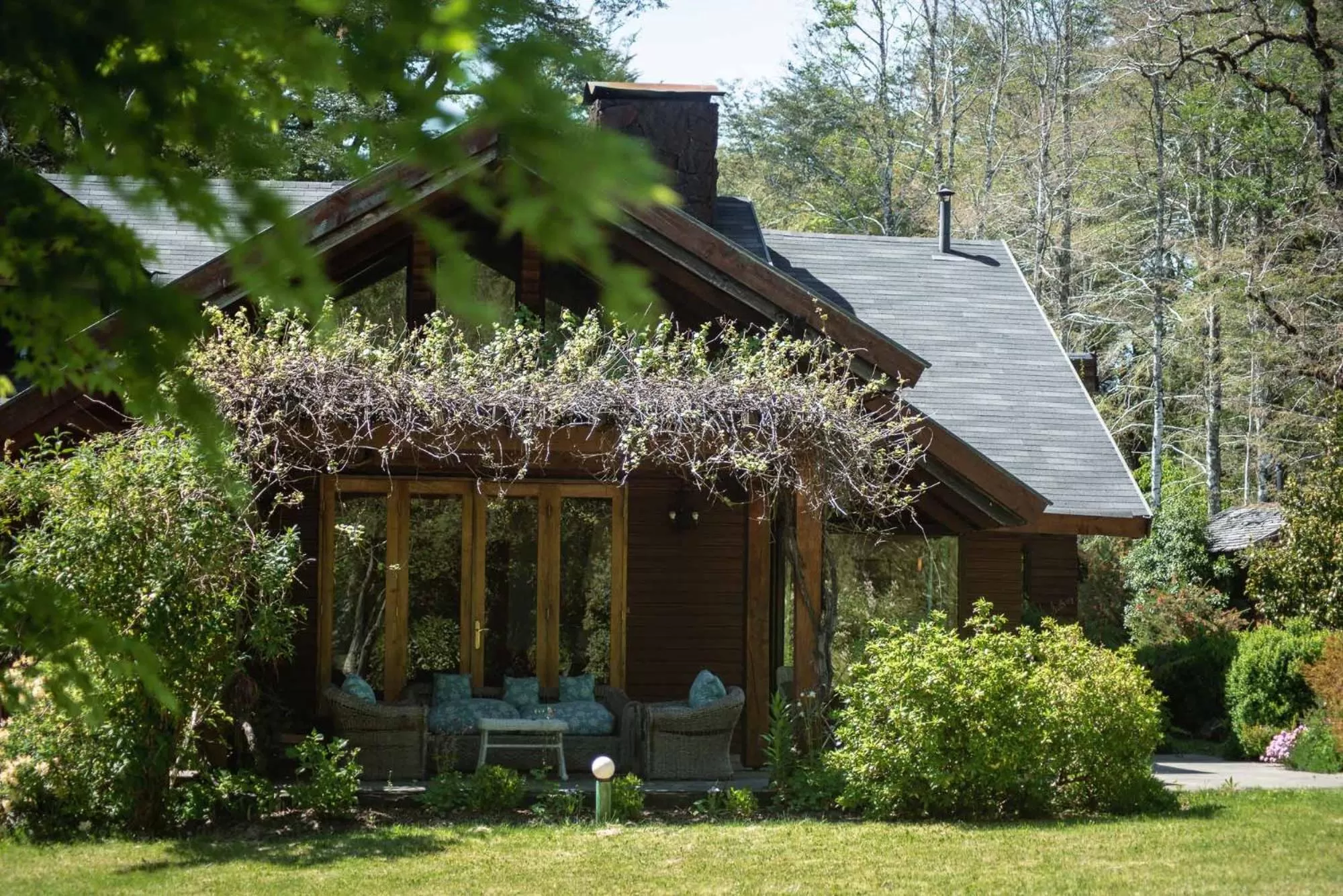 Garden, Property Building in Hotel Posada del Río - Parque Metreñehue