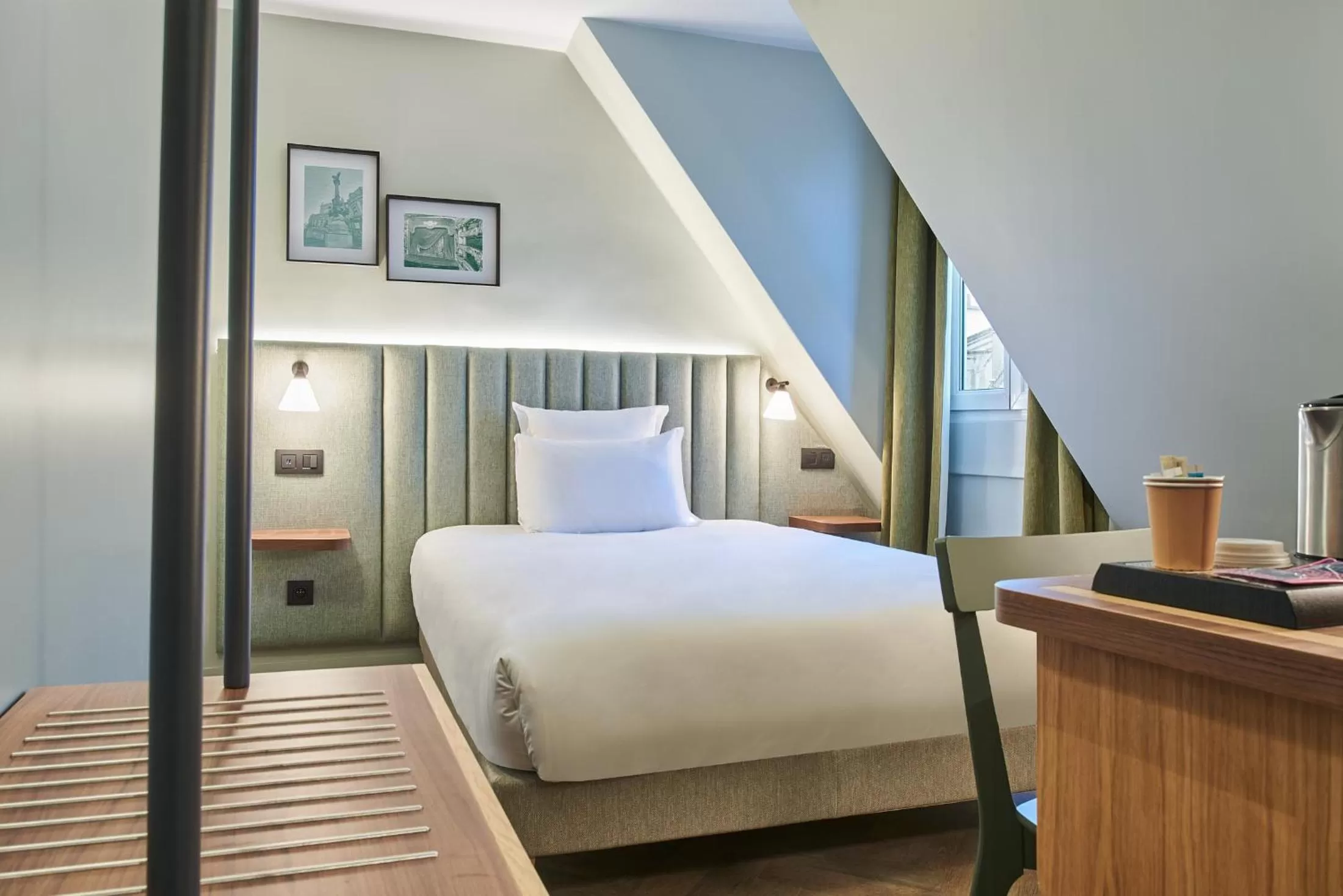 Bed in Hotel 10 Opéra by HappyCulture