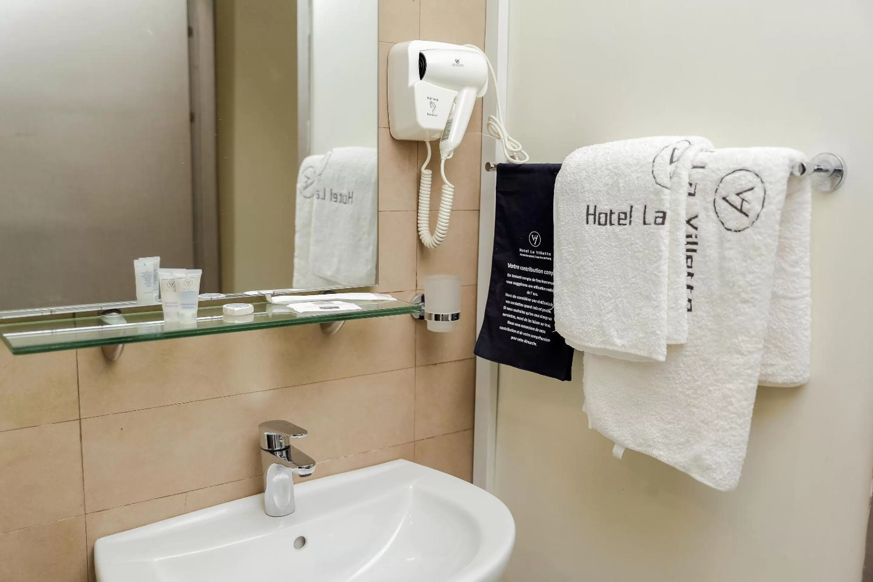 Shower in Hotel La Villette