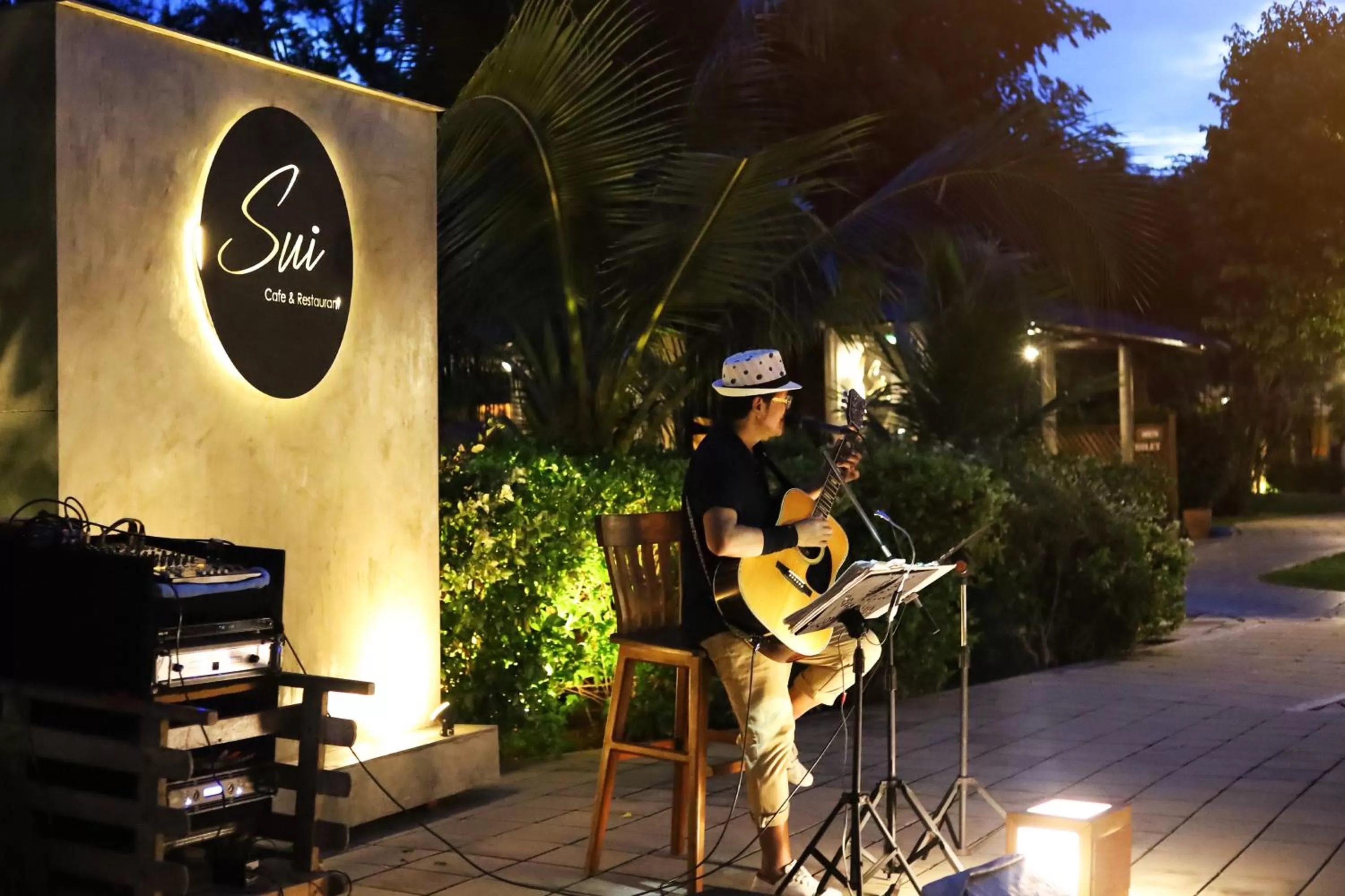 Restaurant/places to eat in Royal River Kwai Resort and Spa