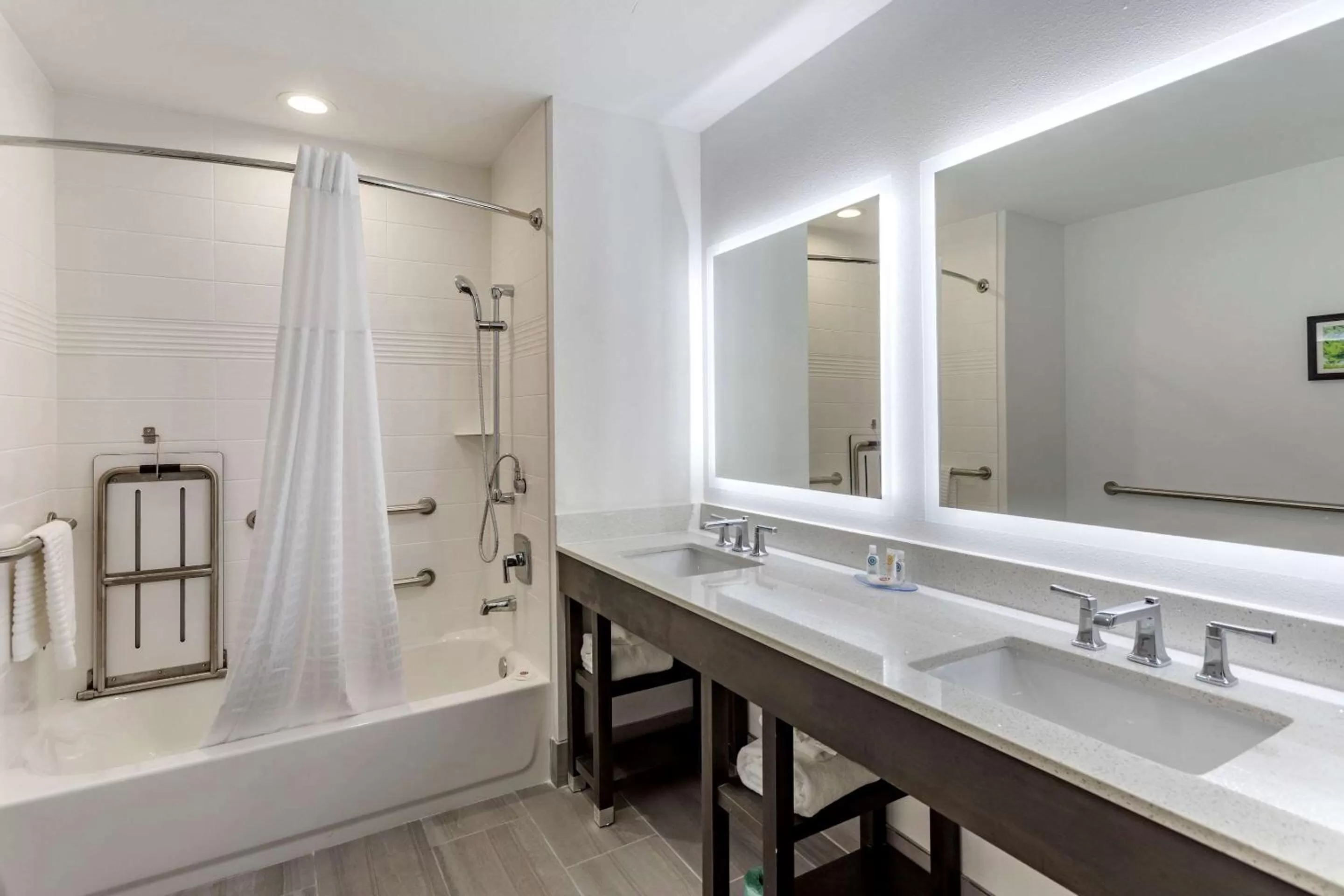 Bathroom in Comfort Inn & Suites Olive Branch - Memphis South