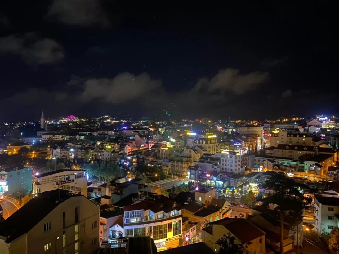 Neighbourhood, City View in Miền Nhiệt Đới 2 Hotel