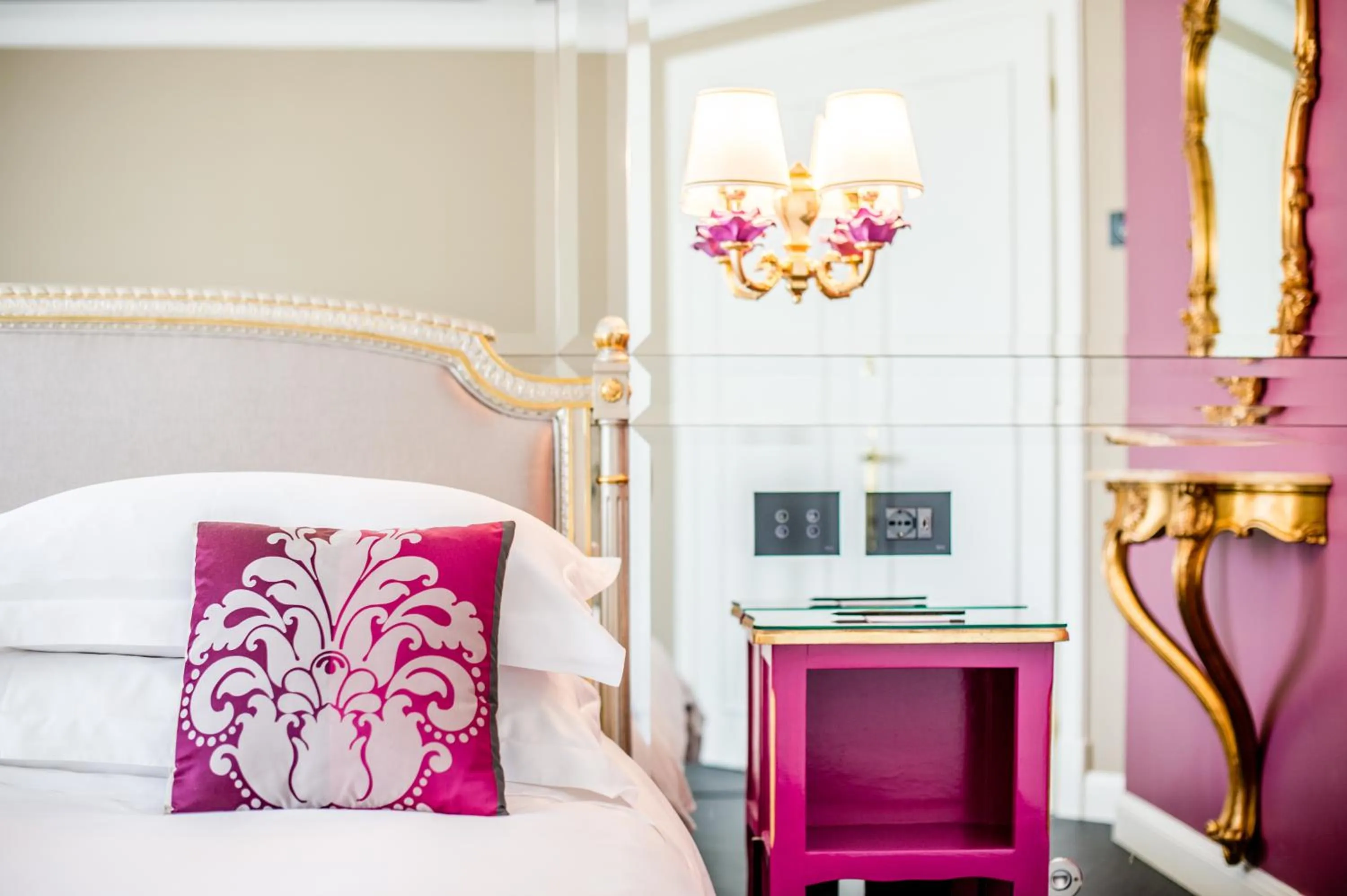 Bed in Villa e Palazzo Aminta - A Leading Hotel of The World