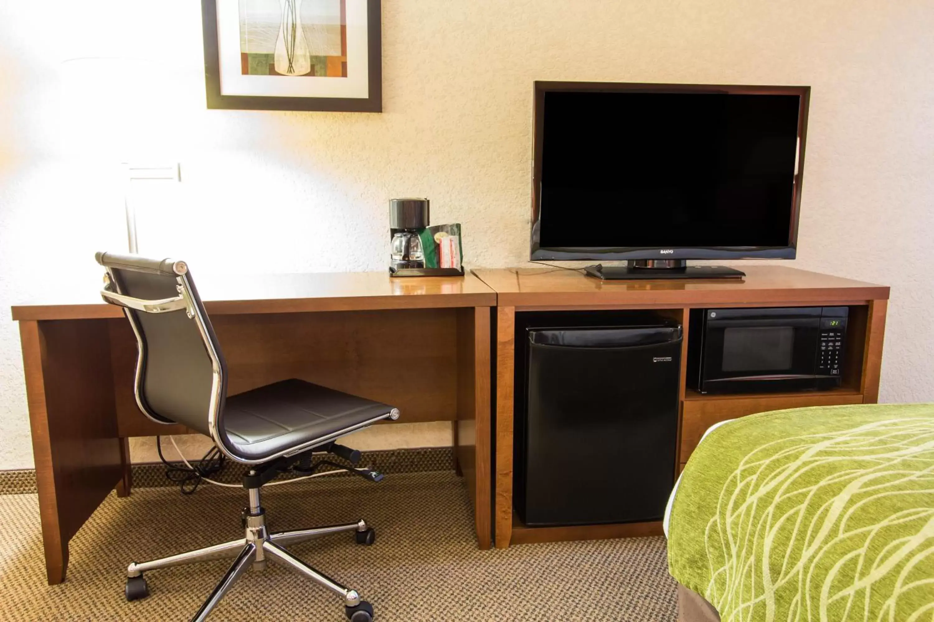 King Suite - Accessible/Non-Smoking in Comfort Inn & Suites Airport Convention Center King Suite - Accessible/Non-Smoking in Comfort Inn & Suites Airport Convention Center