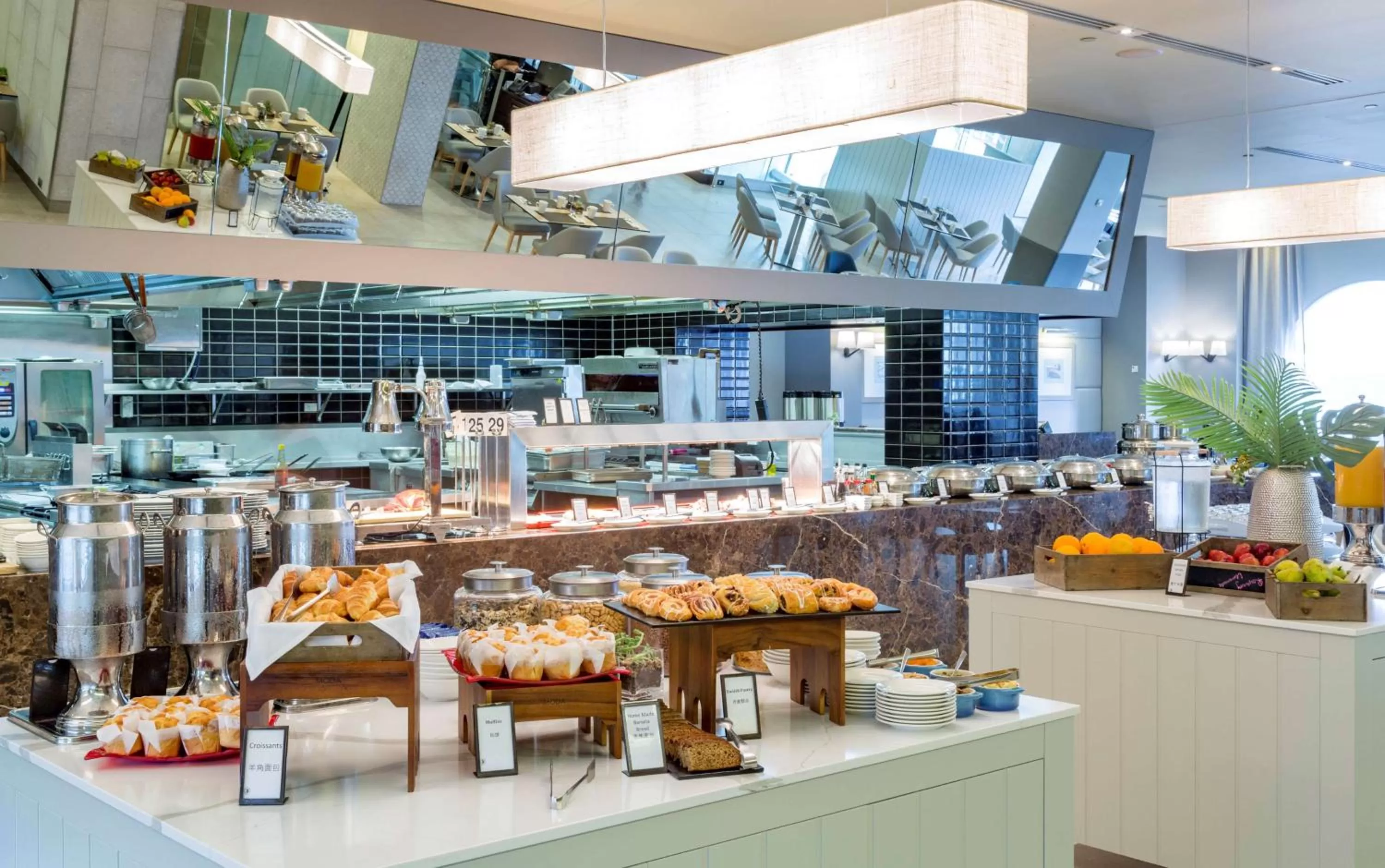 Restaurant/places to eat in Hilton Surfers Paradise Hotel & Residences