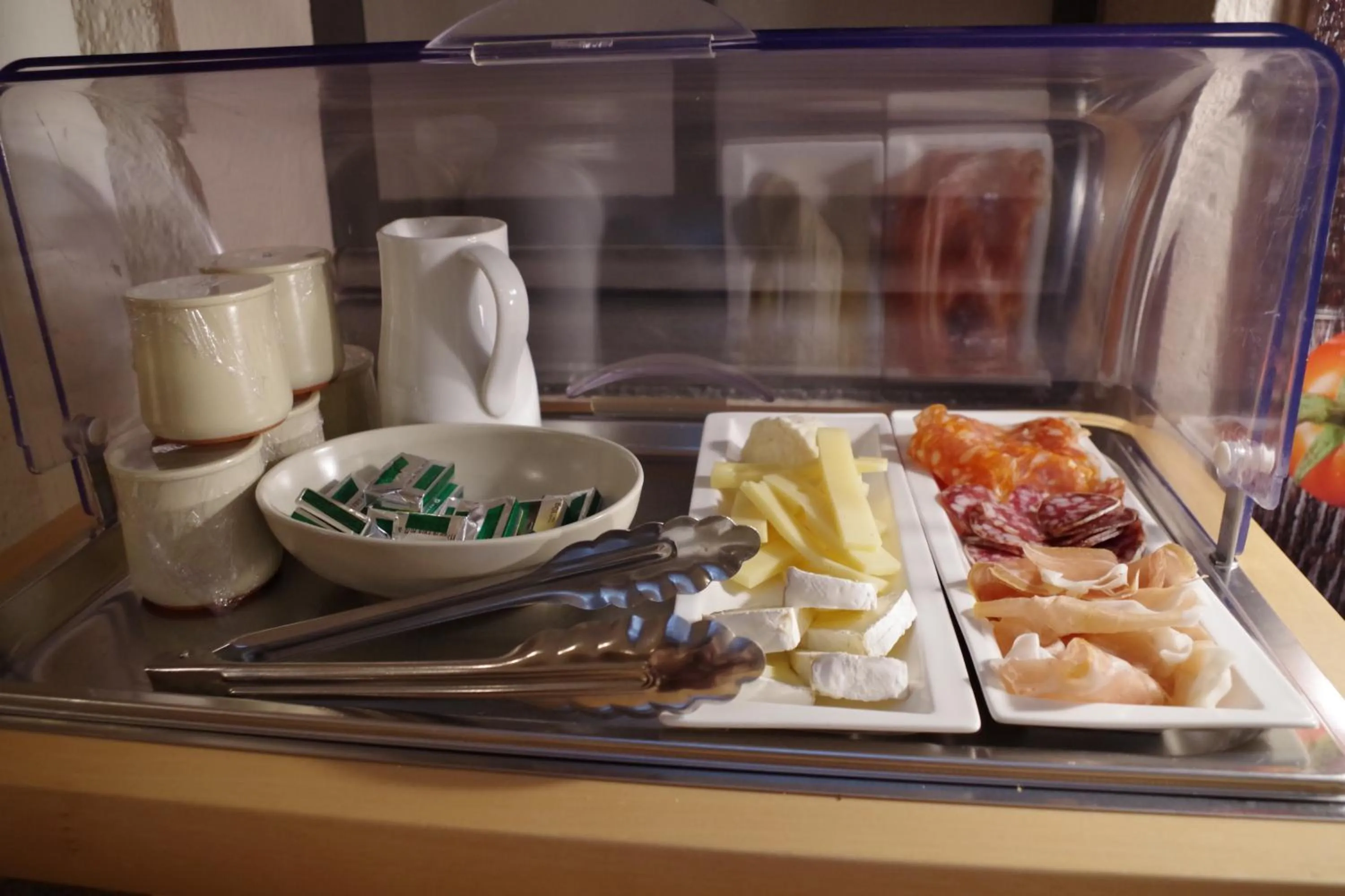 Buffet breakfast in Le Cadoudal