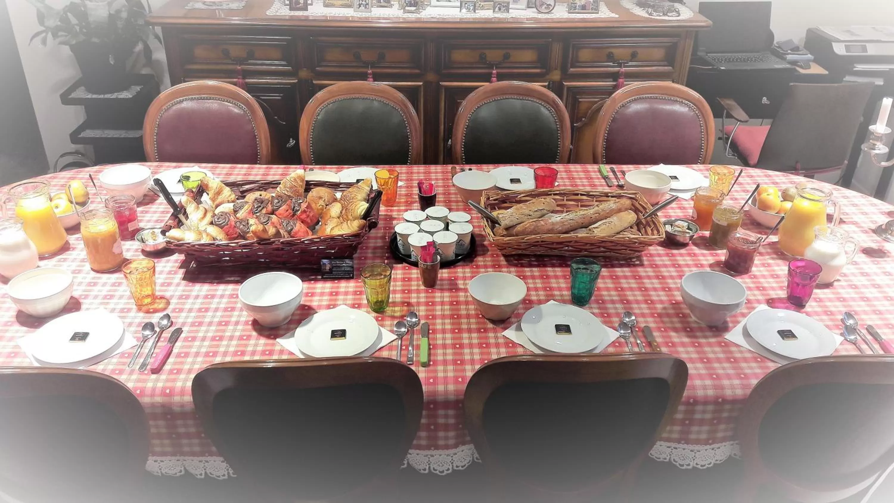 Dining area in Chez Martine et Philippe en Velay