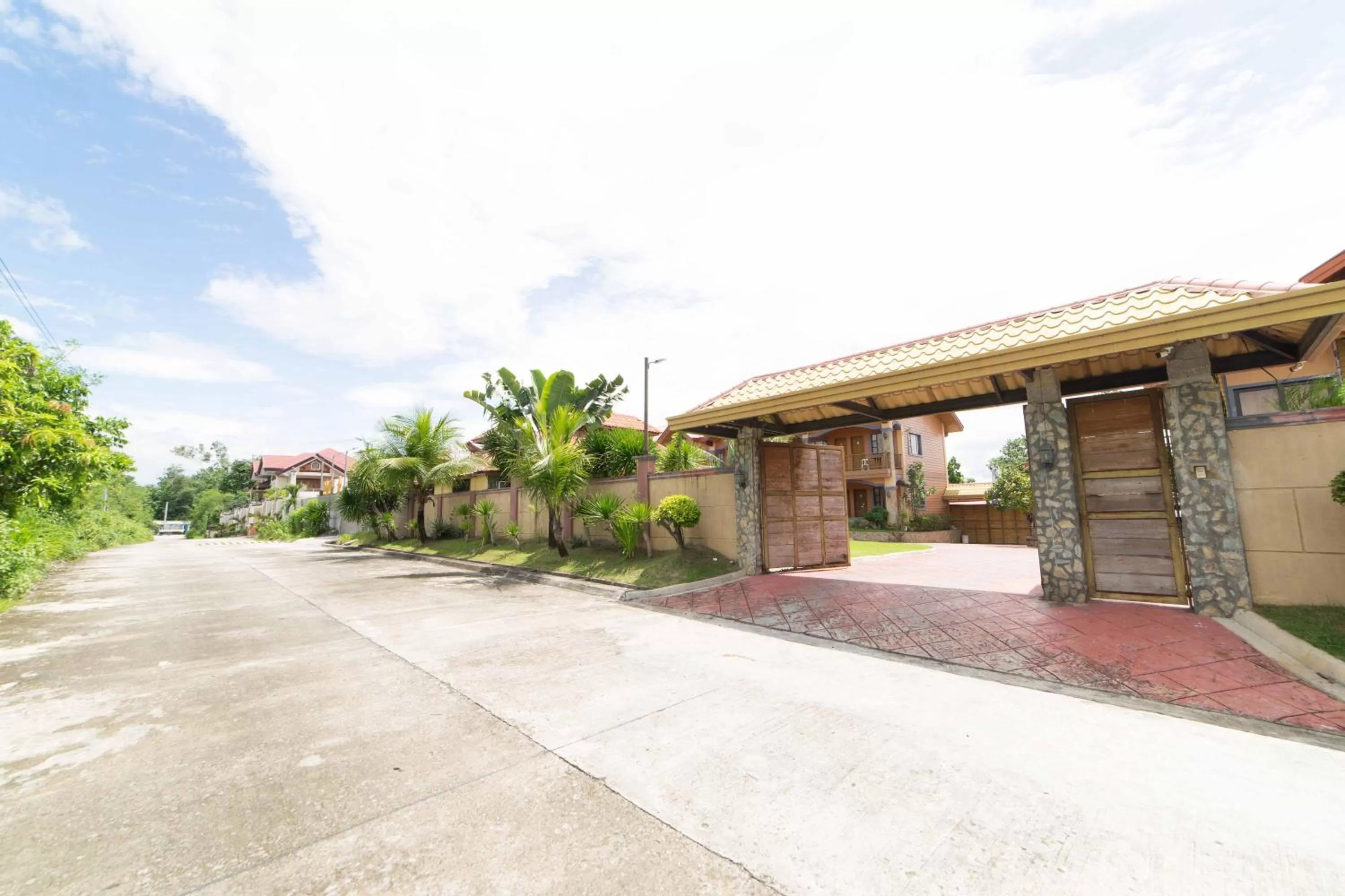 Facade/entrance in RedDoorz Plus @ Starhomes Olivianville