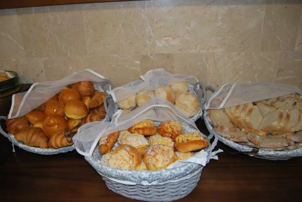 Buffet breakfast in Hotel Arangues