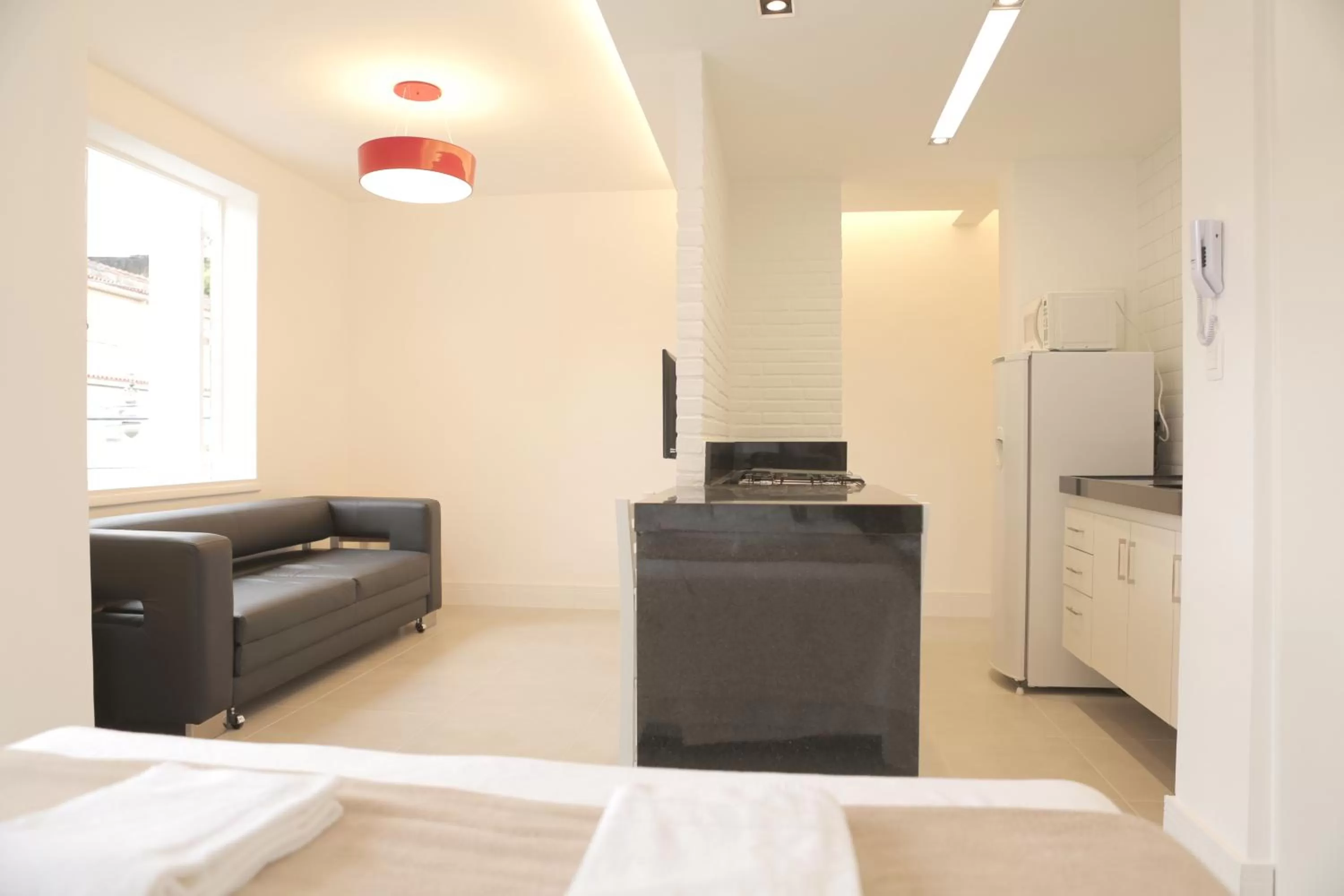 Kitchen or kitchenette, Seating Area in Sugar Loft Apartments