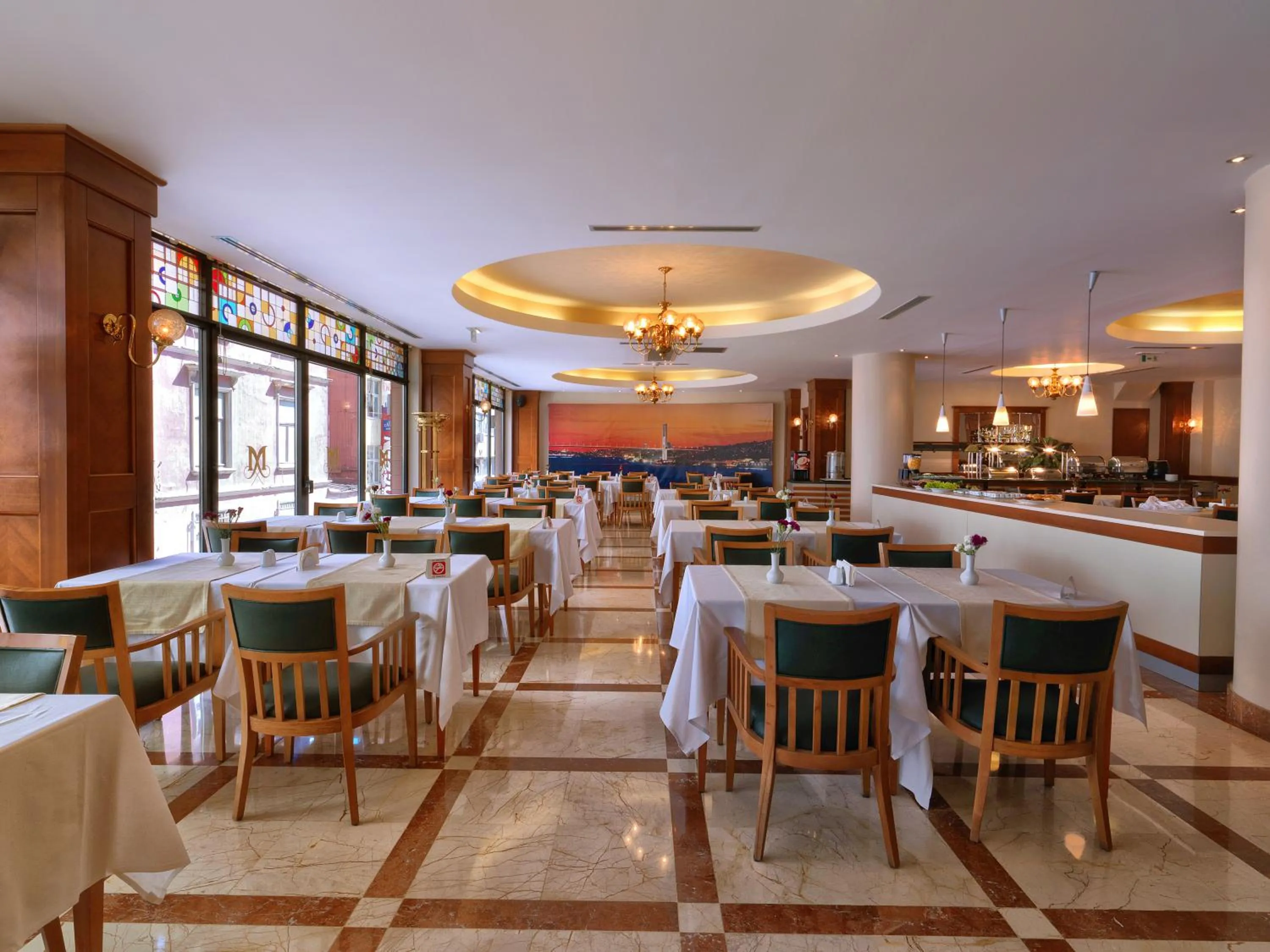 Restaurant/places to eat in Taksim Metropark Hotel