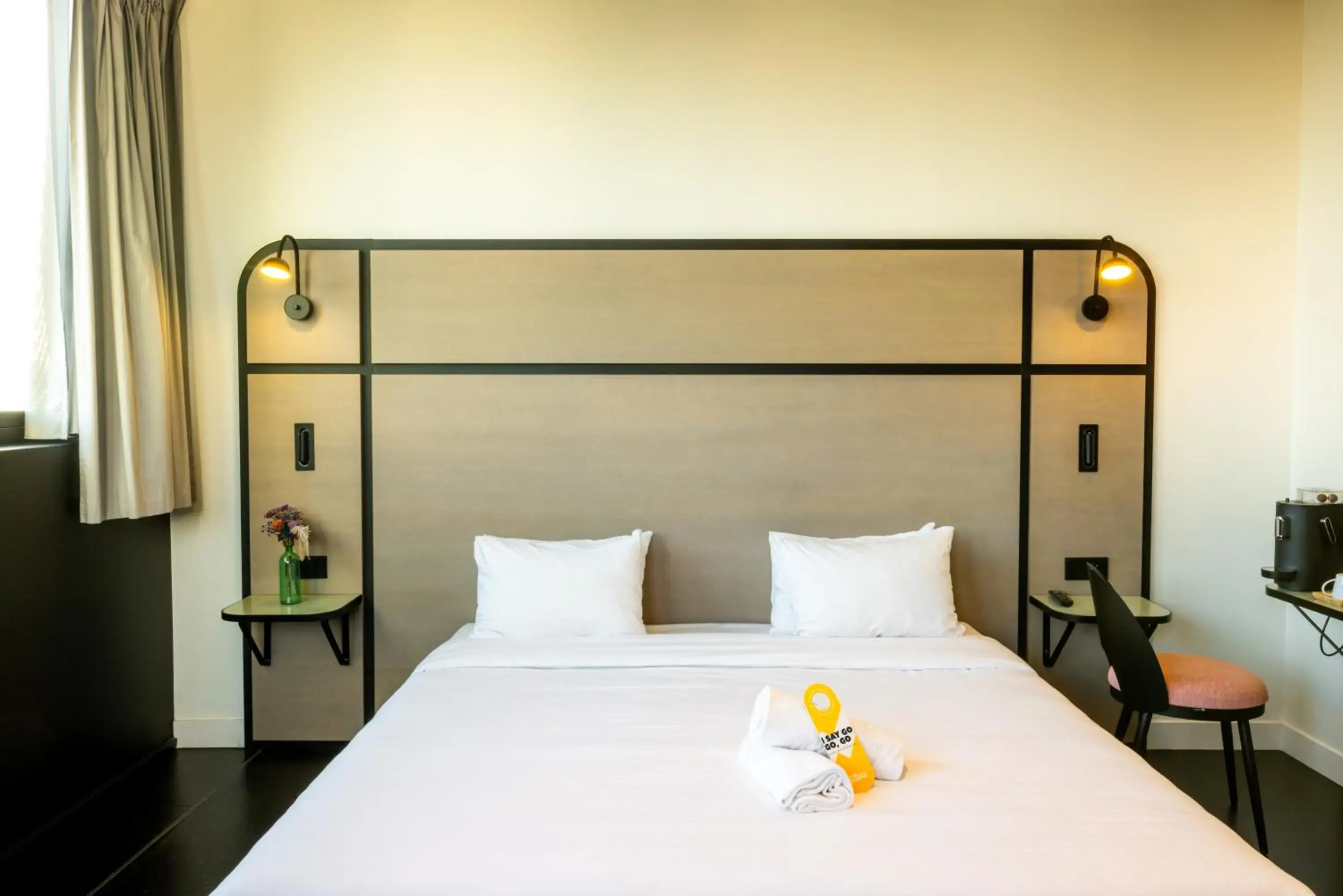 Double or Twin Room with View in The People - Paris Marais Double or Twin Room with View in The People - Paris Marais