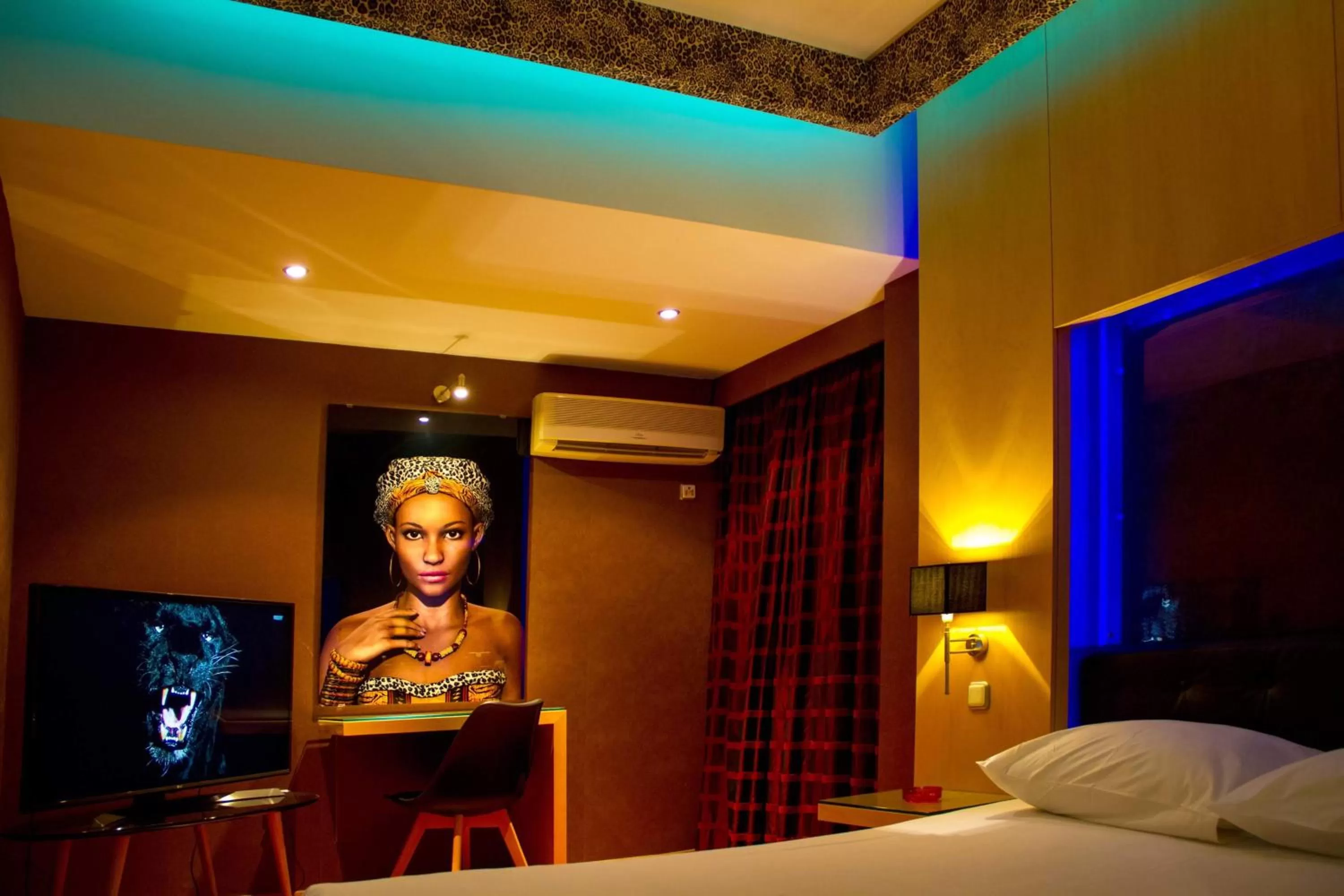 Bed in Olympic Hotel