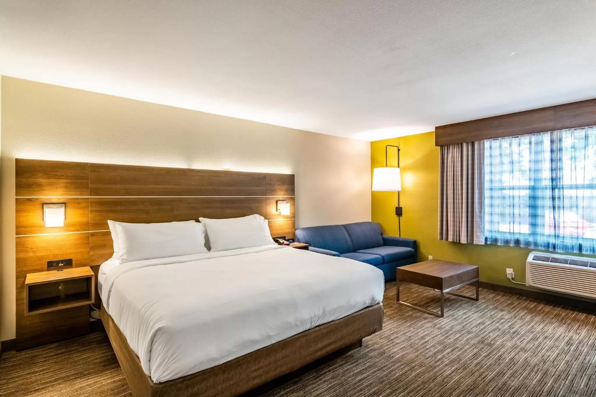 Photo of the whole room, Bed in Holiday Inn Express & Suites Camarillo by IHG