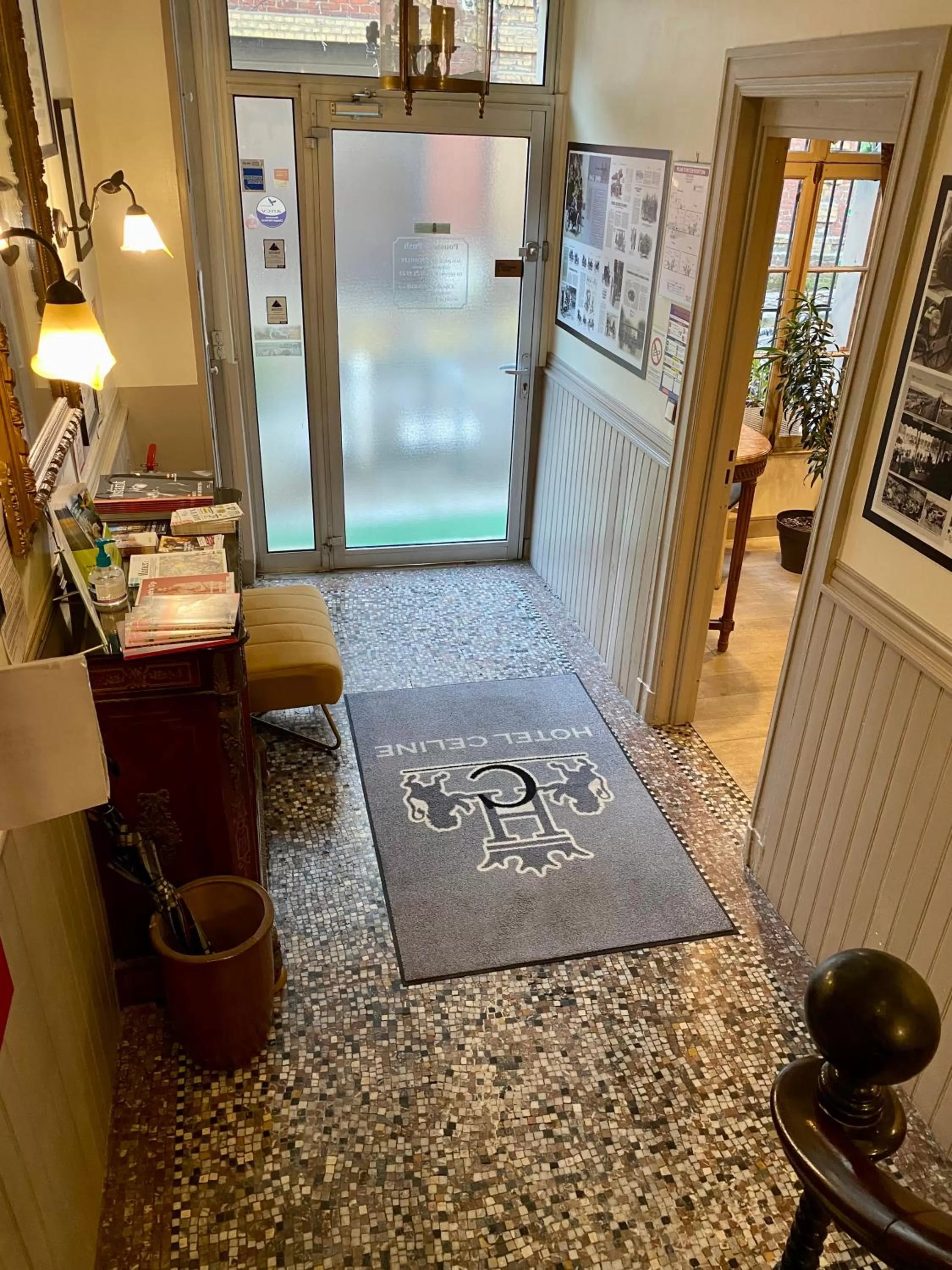 Lobby or reception in Hôtel Céline - Hôtel de la Gare