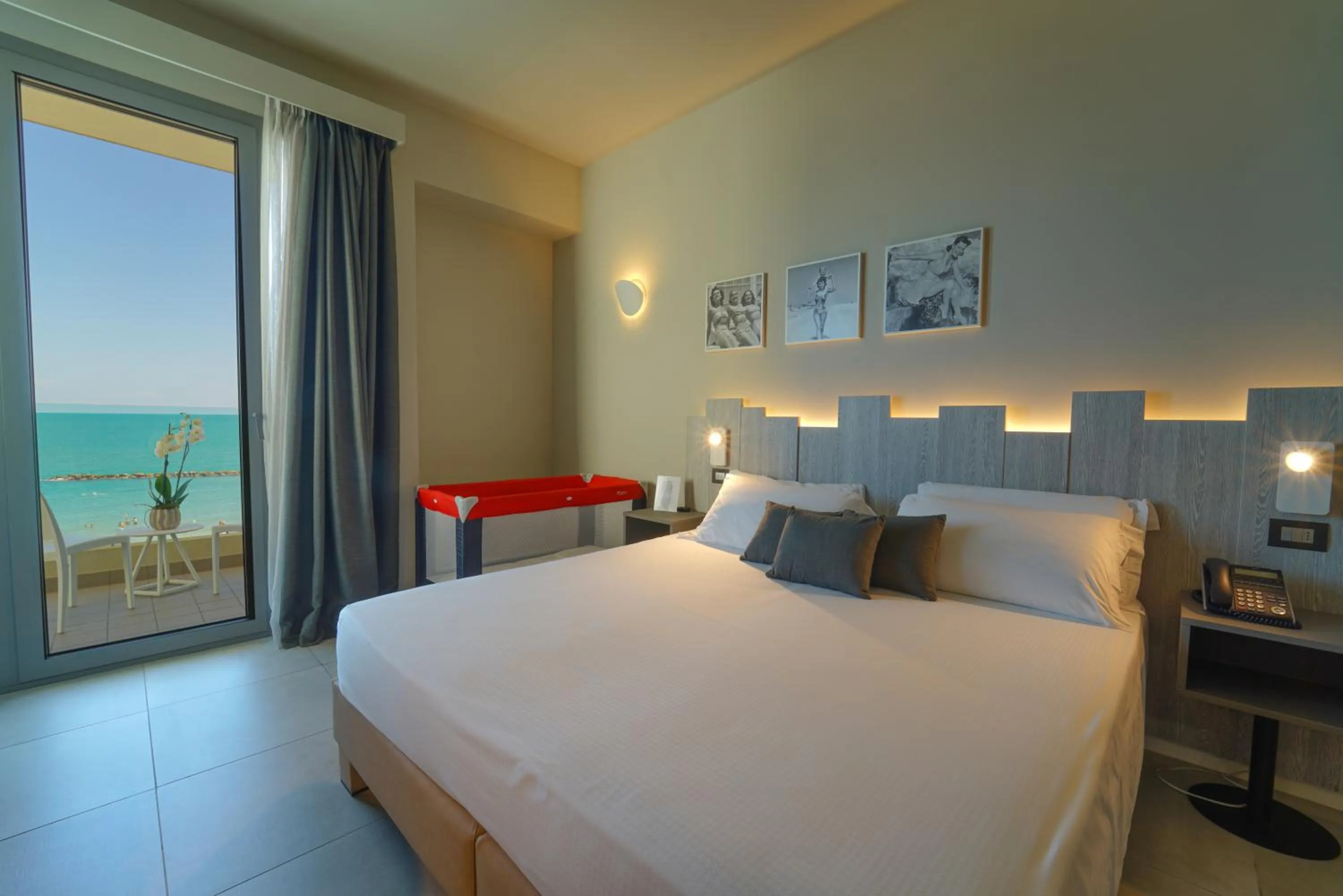 Bed in Nautilus Family Hotel