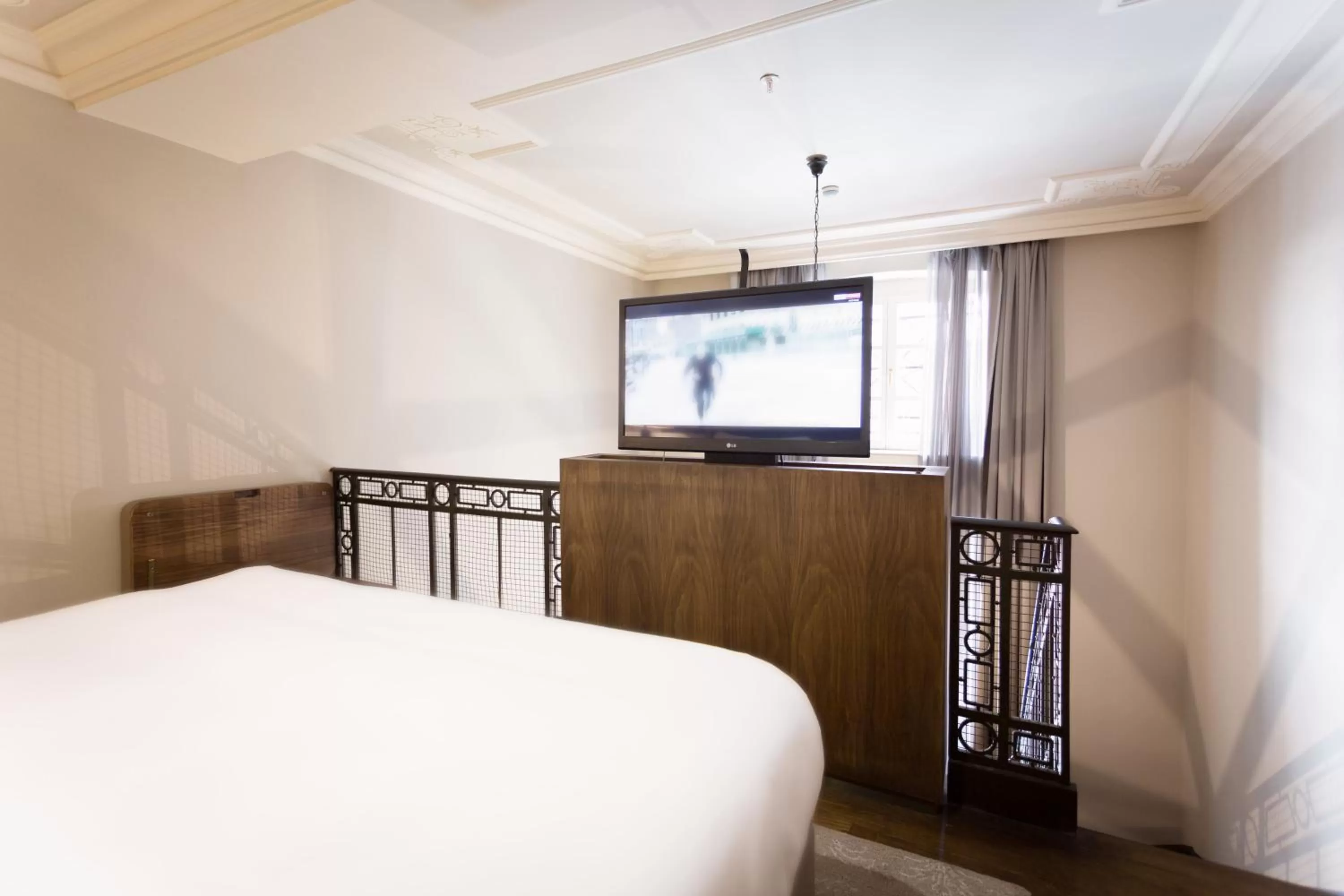 TV and multimedia, Bed in The Bank Hotel Istanbul, a Member of Design Hotels