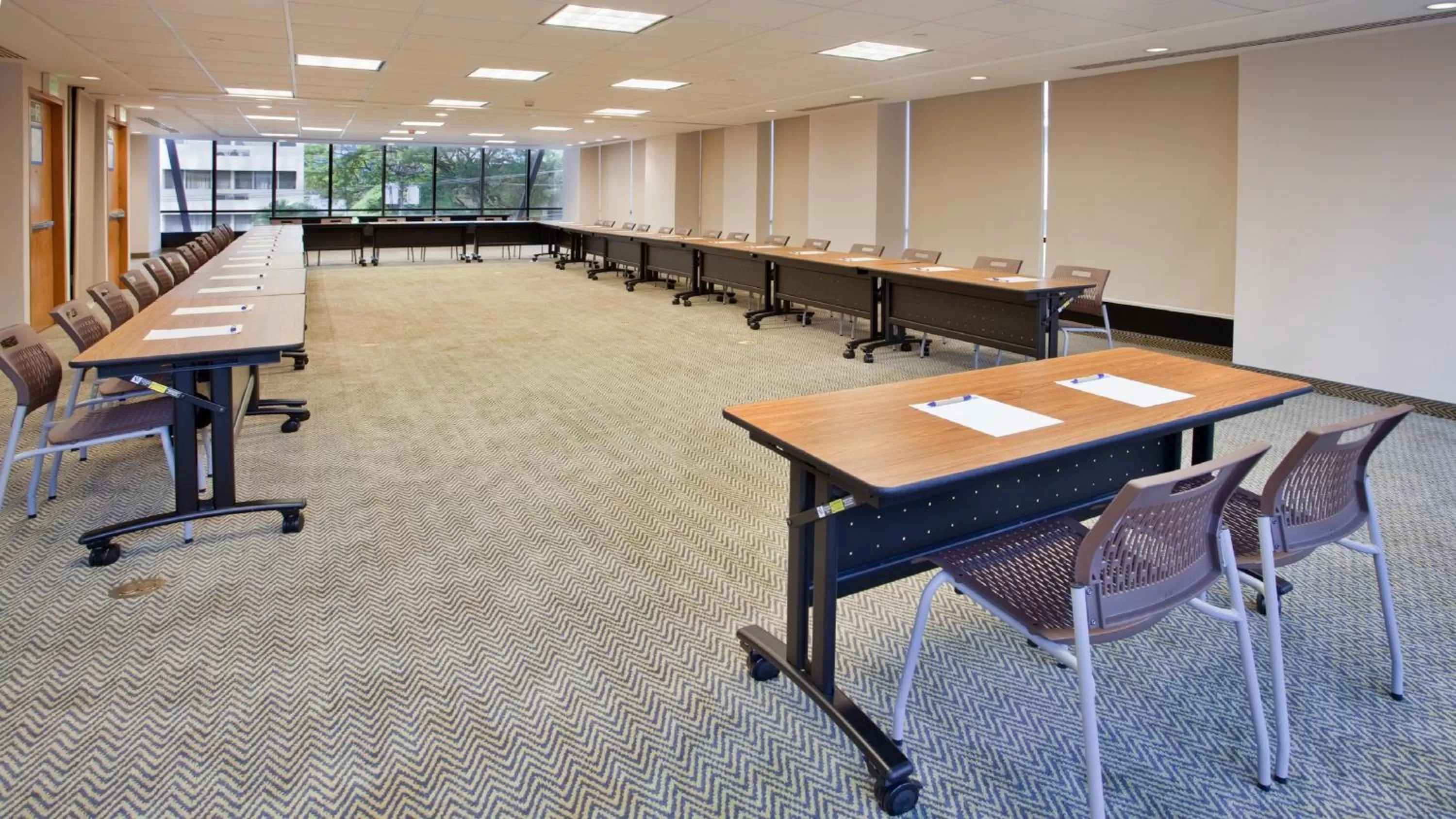 Meeting/conference room in Holiday Inn Panama Distrito Financiero by IHG