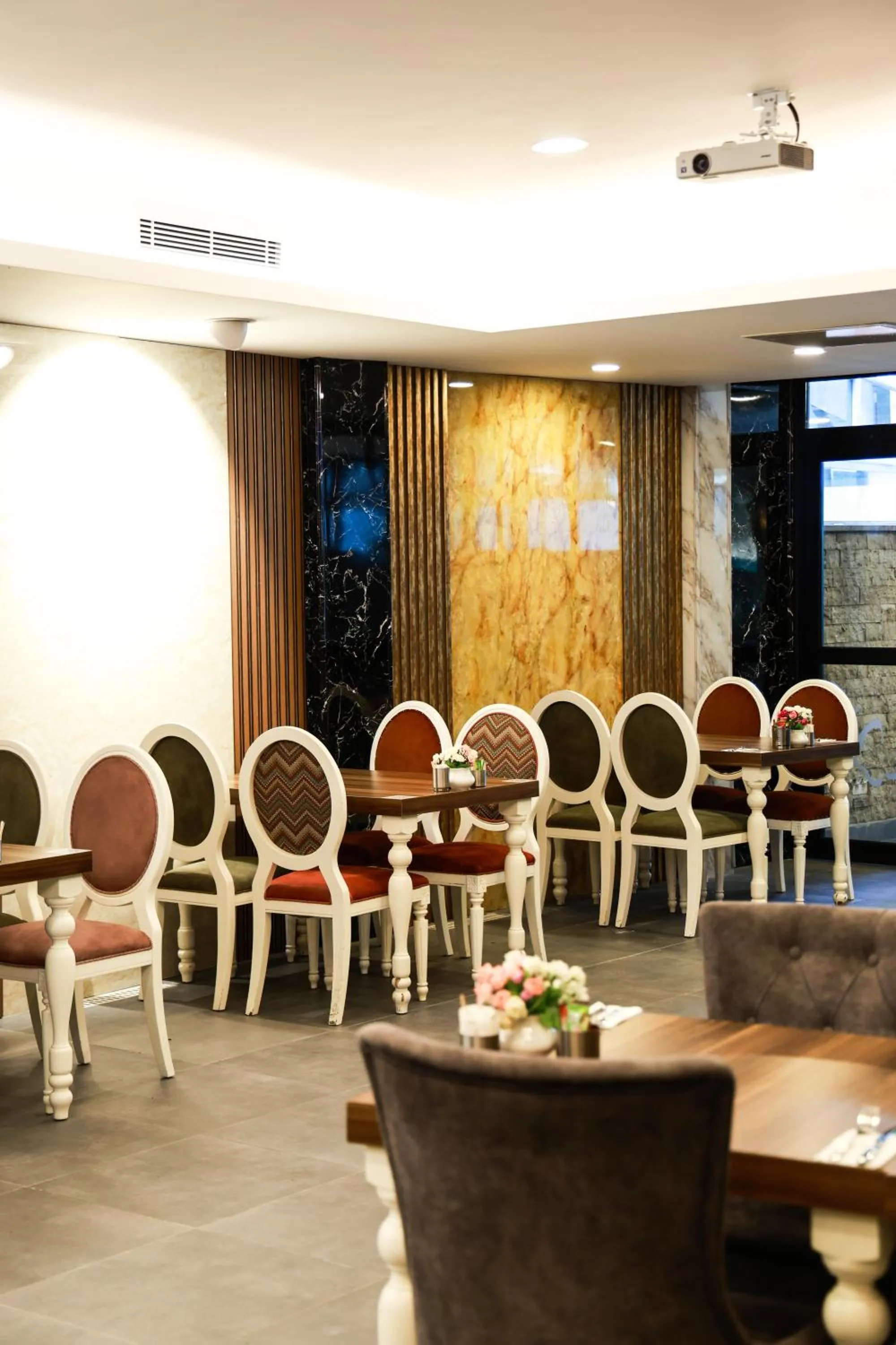 Restaurant/places to eat in Mia Berre Hotels