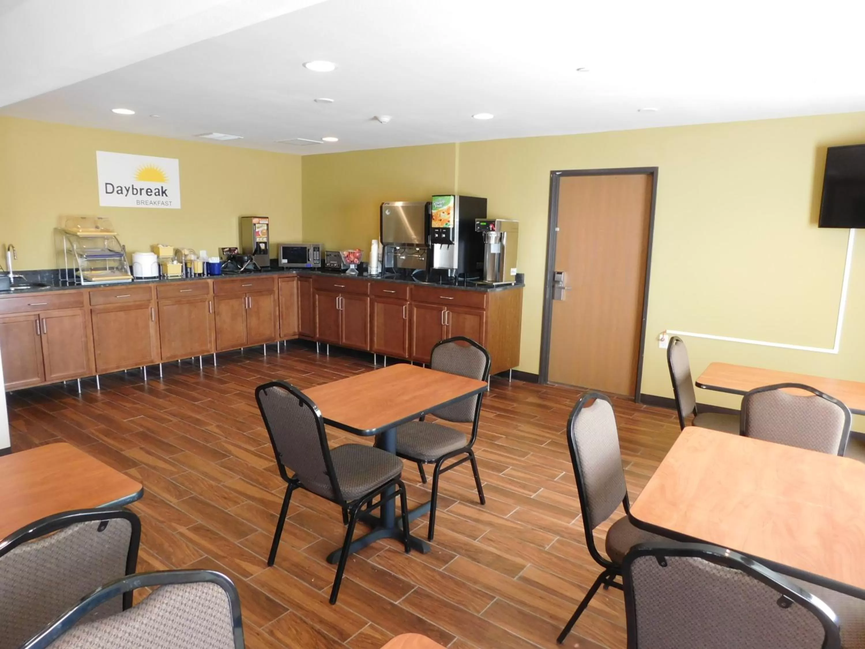 Continental breakfast in Days Inn & Suites by Wyndham Rochester South