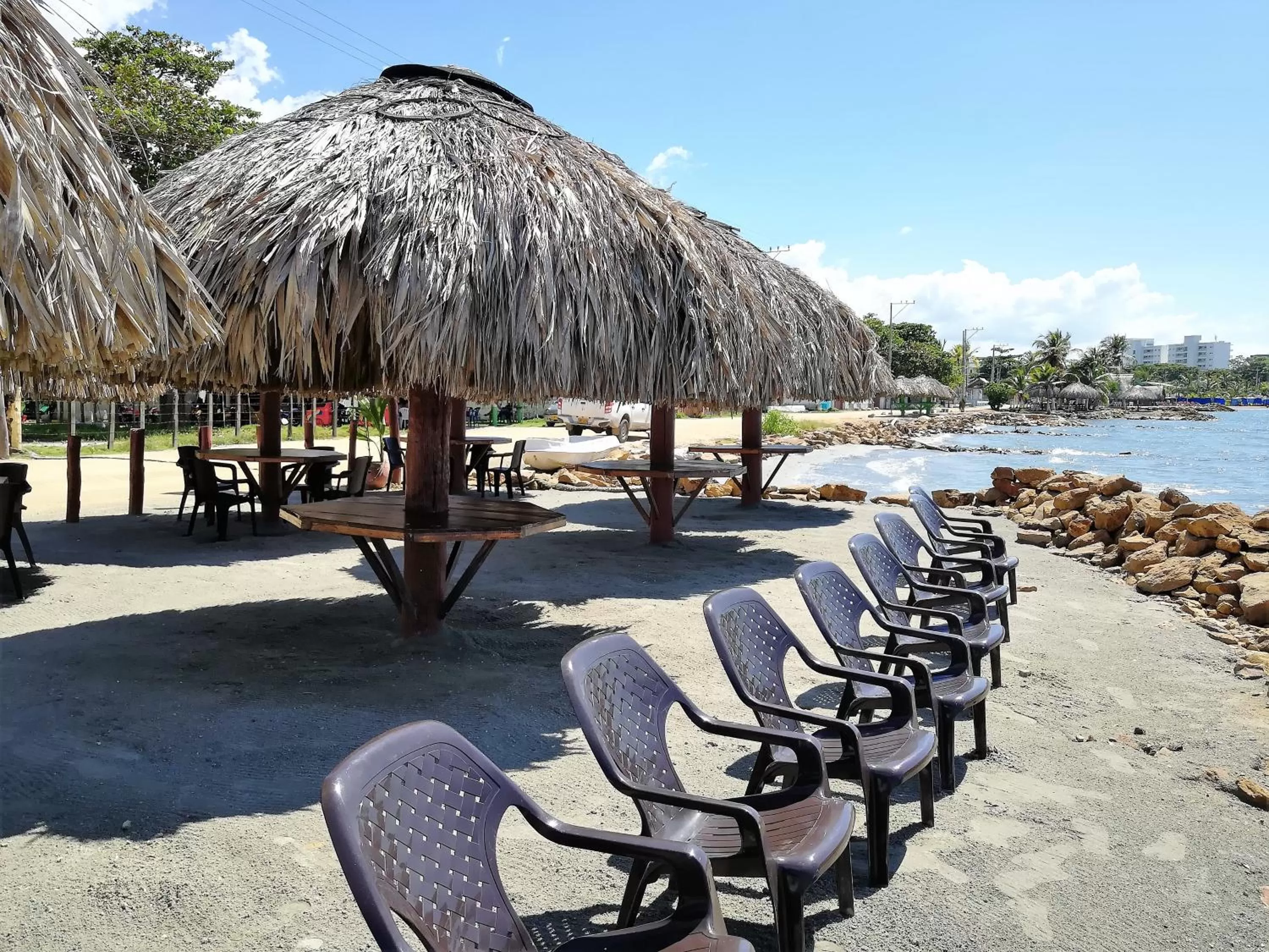 Restaurant/places to eat, Beach in Hotel Costa Mar Coveñas