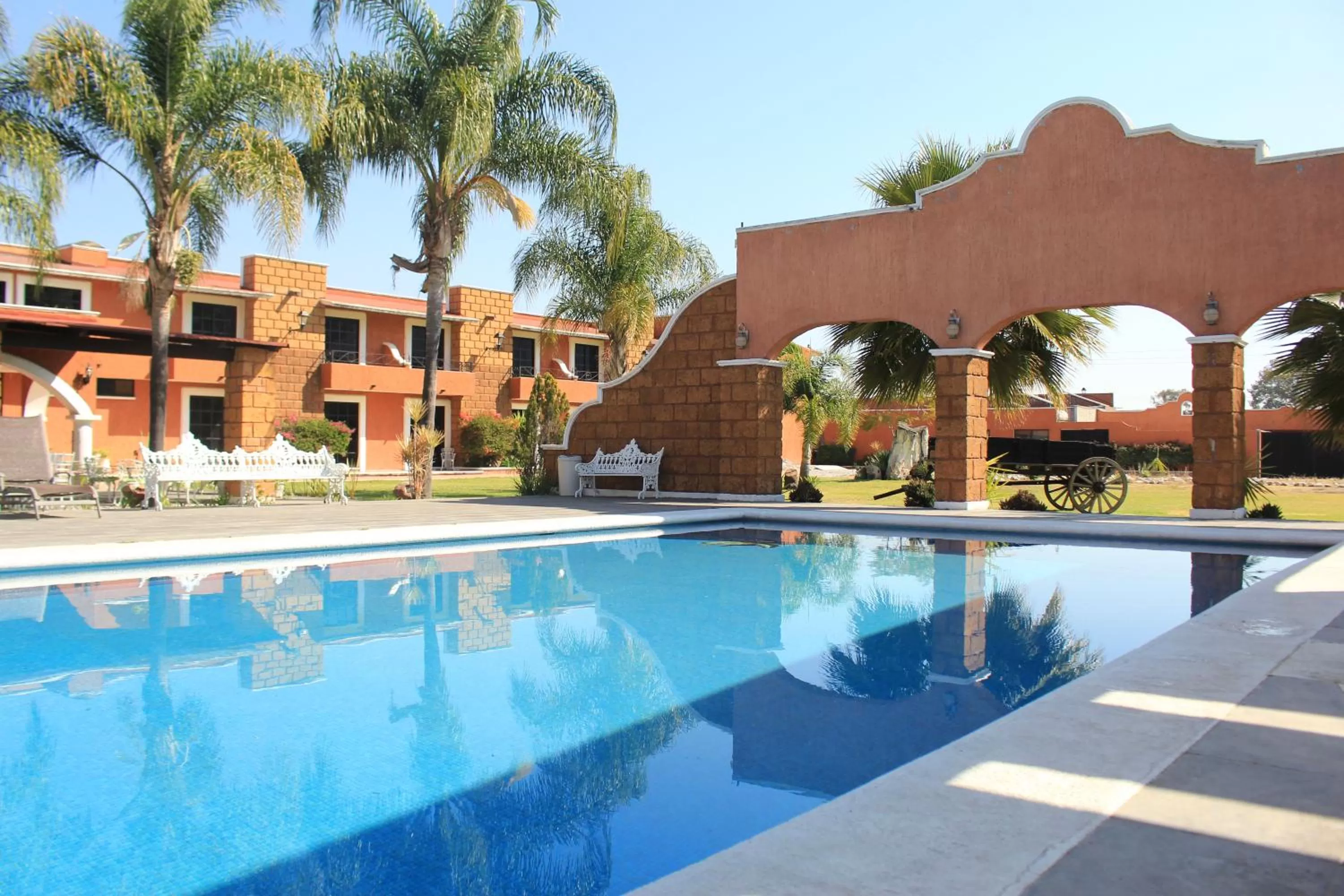 Swimming pool in Hotel Meson del Puente