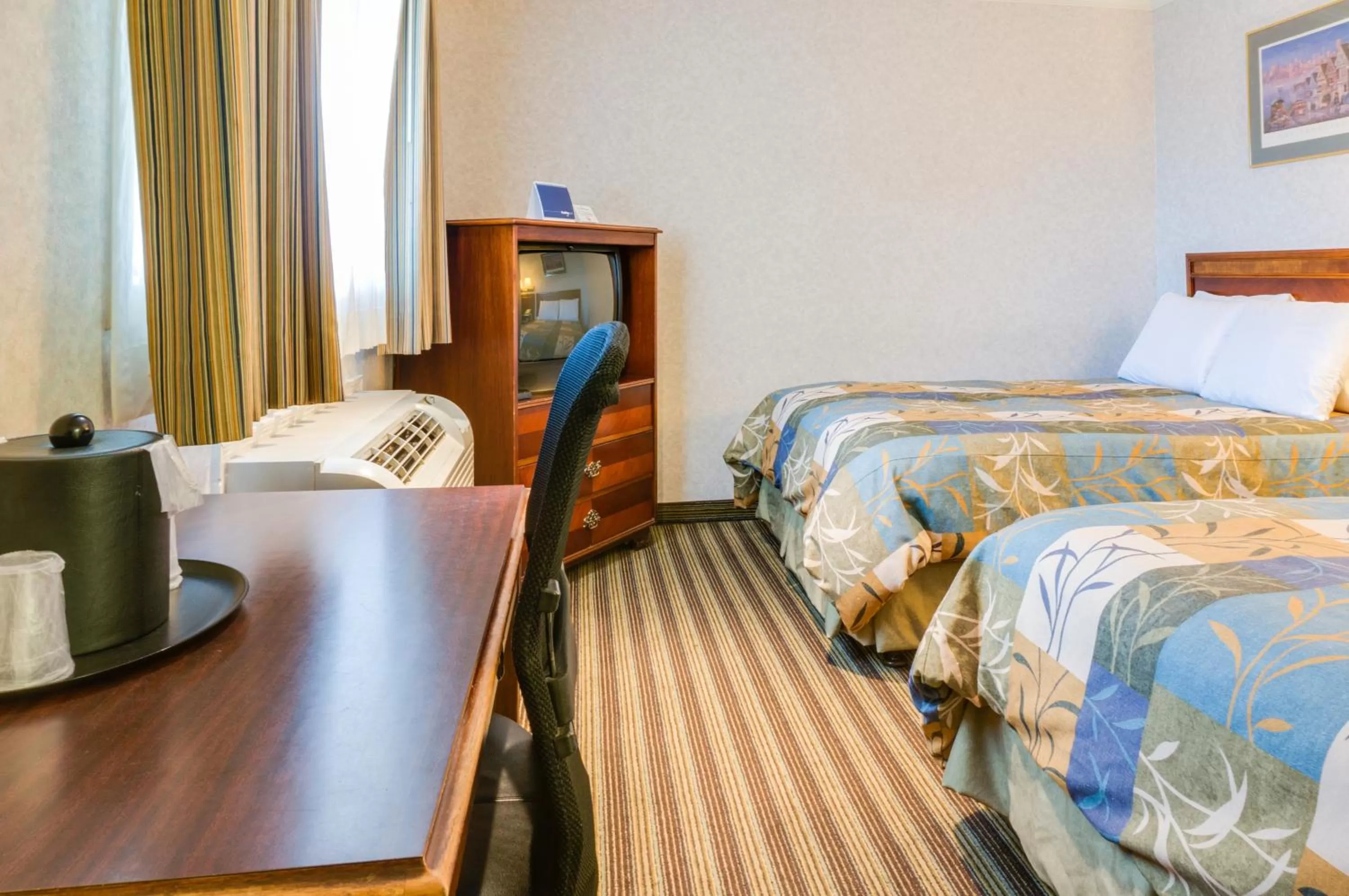 Double Room with Two Double Beds - Non-Smoking in Francisco Bay Inn