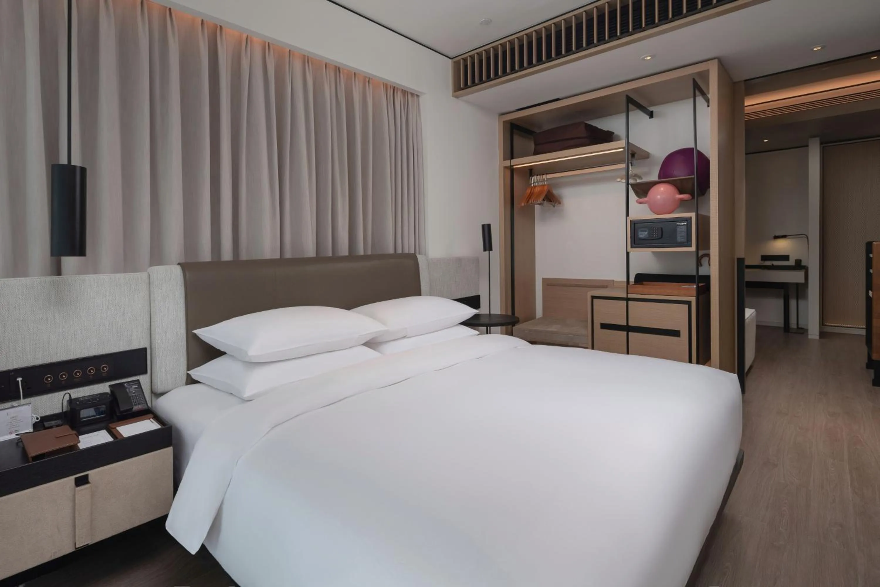 Bed in Mumian Shenzhen Luohu JDV by Hyatt