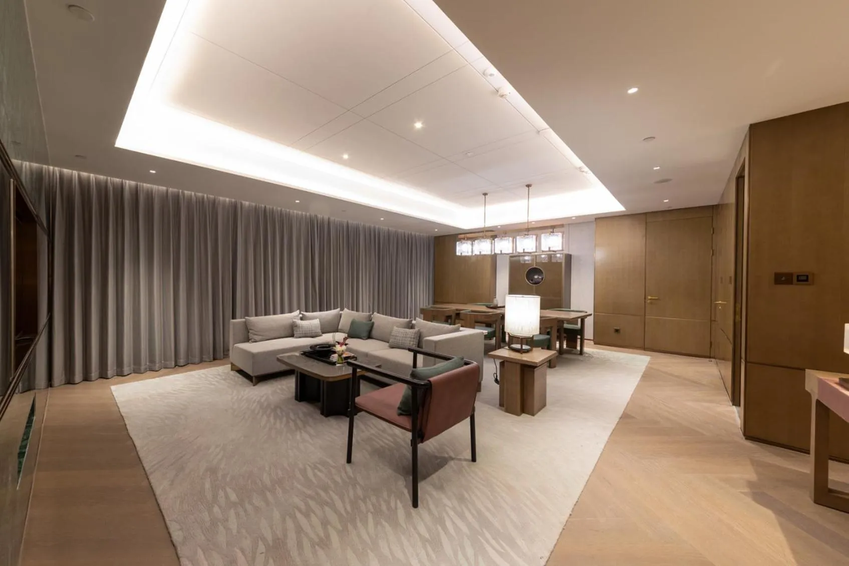 Photo of the whole room in HUALUXE Xi'an Chanba by IHG