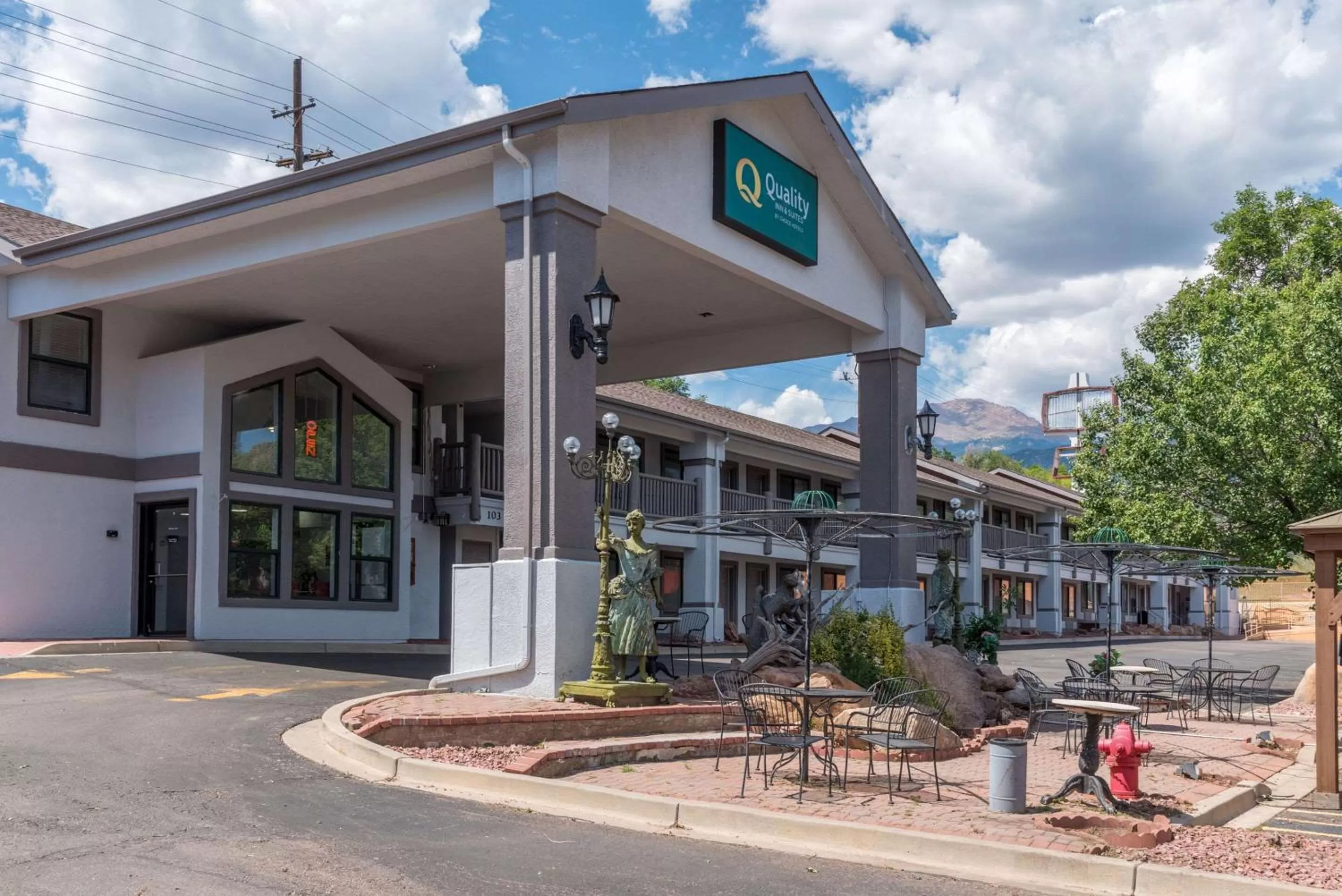 Property building in Quality Inn & Suites Manitou Springs at Pikes Peak