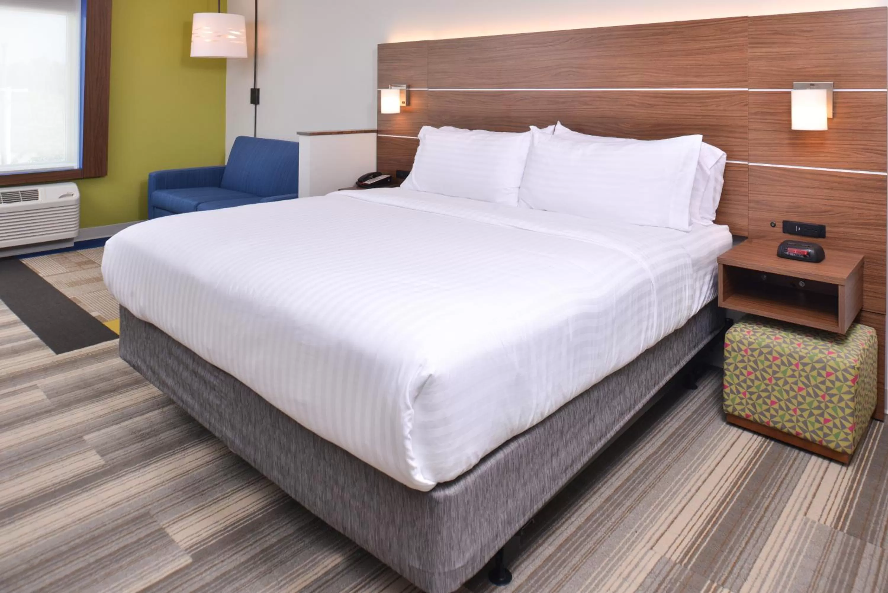 Photo of the whole room, Bed in Holiday Inn Express & Suites Omaha Airport by IHG