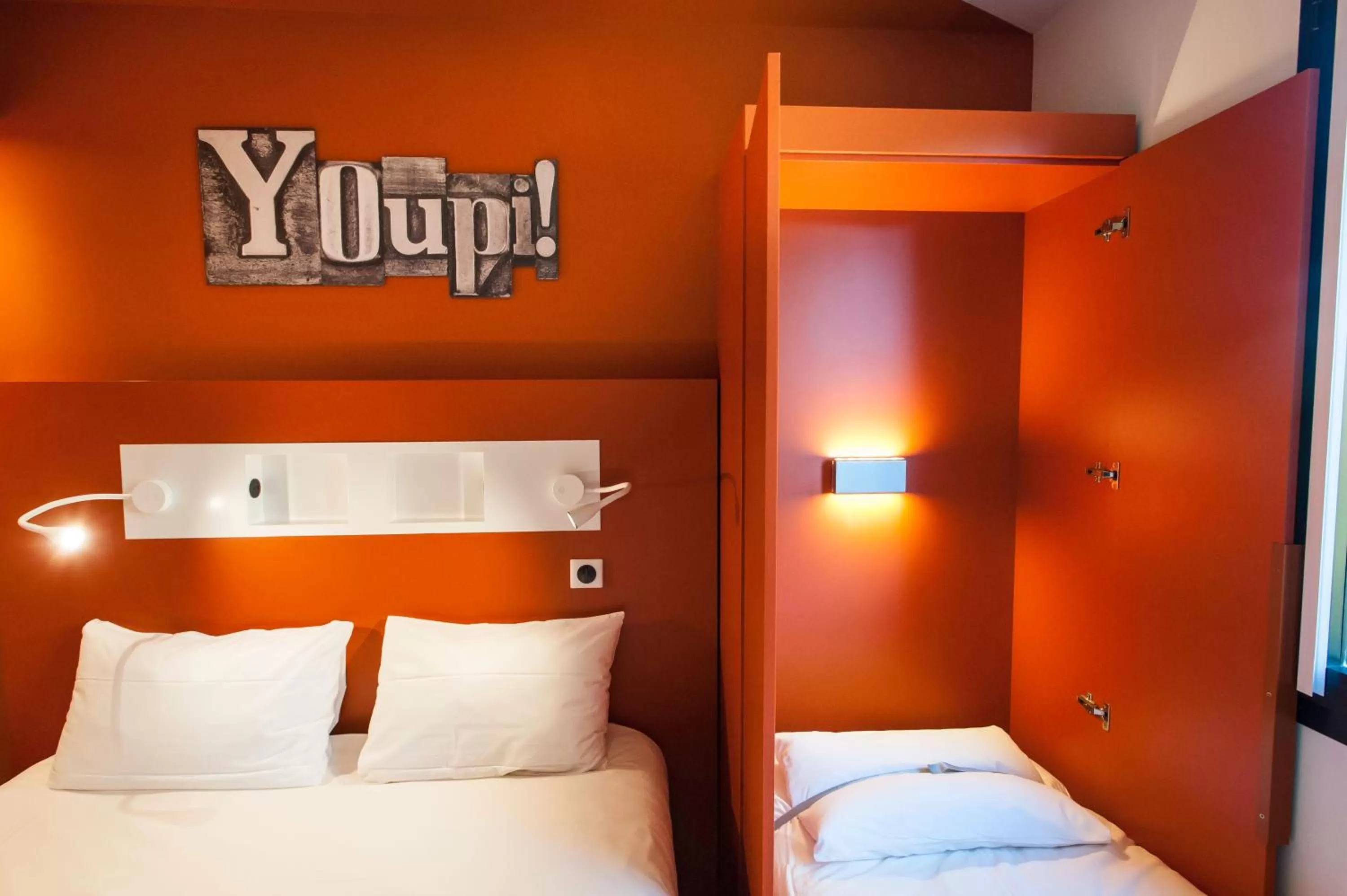 Photo of the whole room, Bed in Ibis Budget Château-Thierry