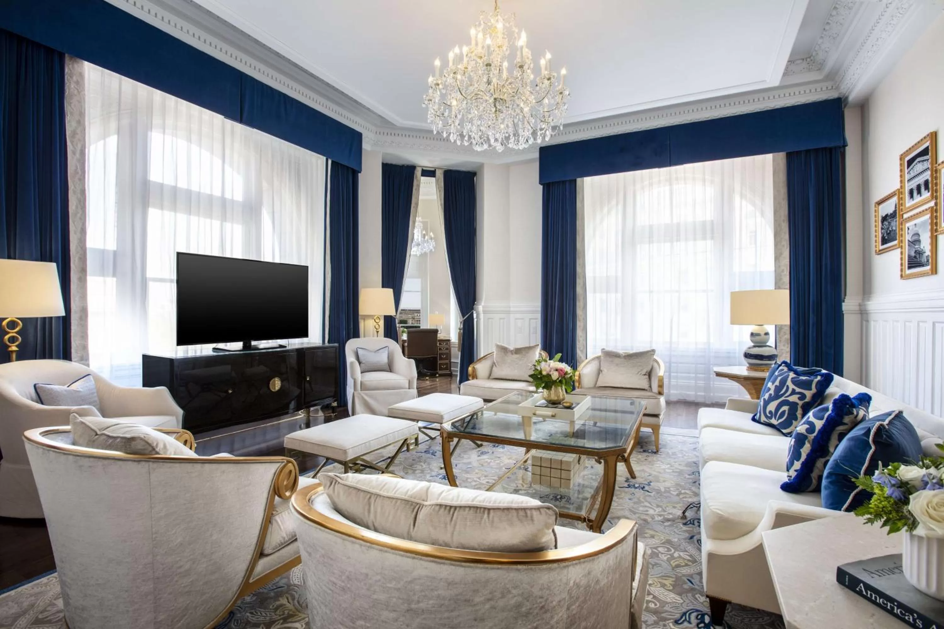 Living room in Waldorf Astoria Washington DC