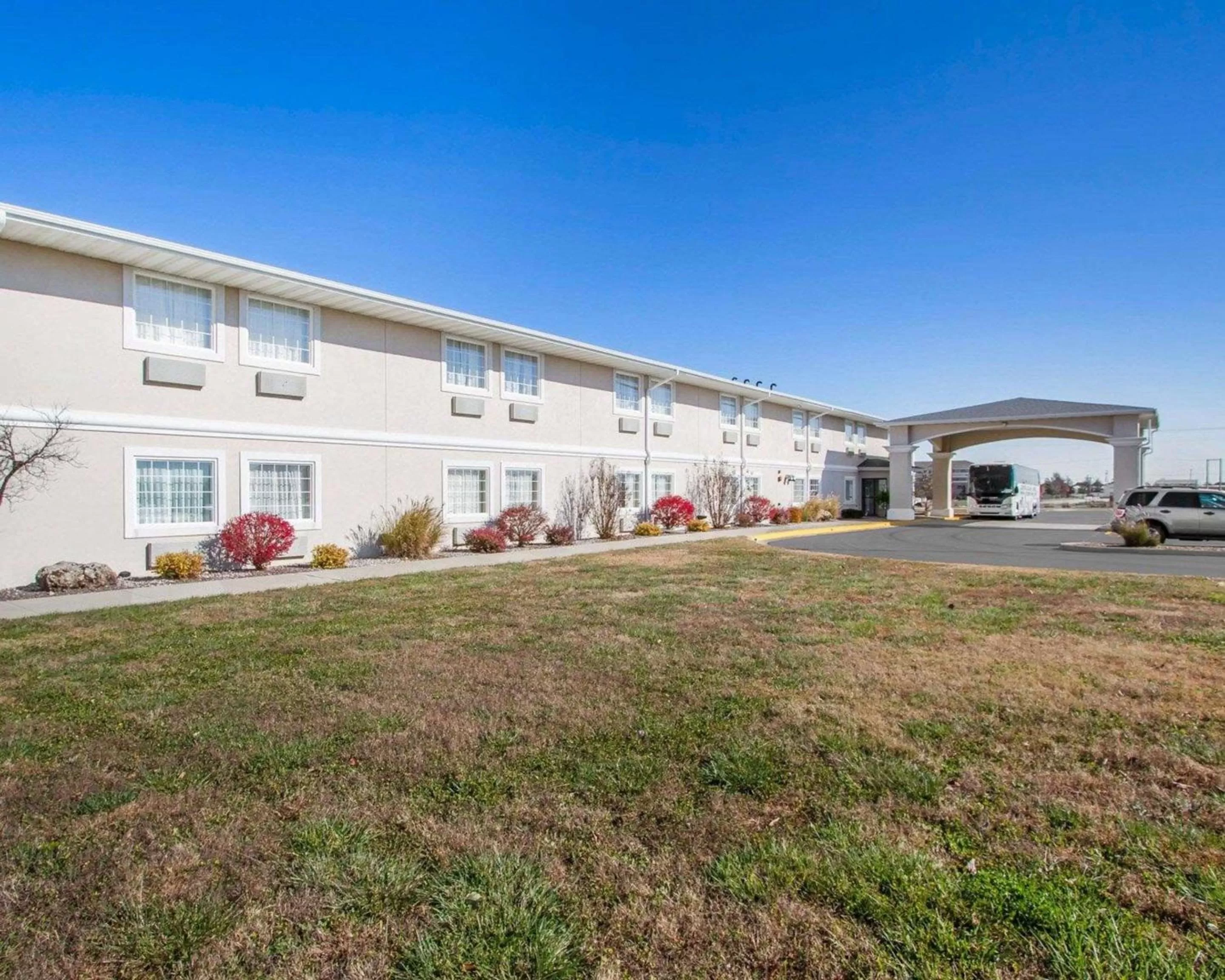 Property building in Comfort Inn Bolivar