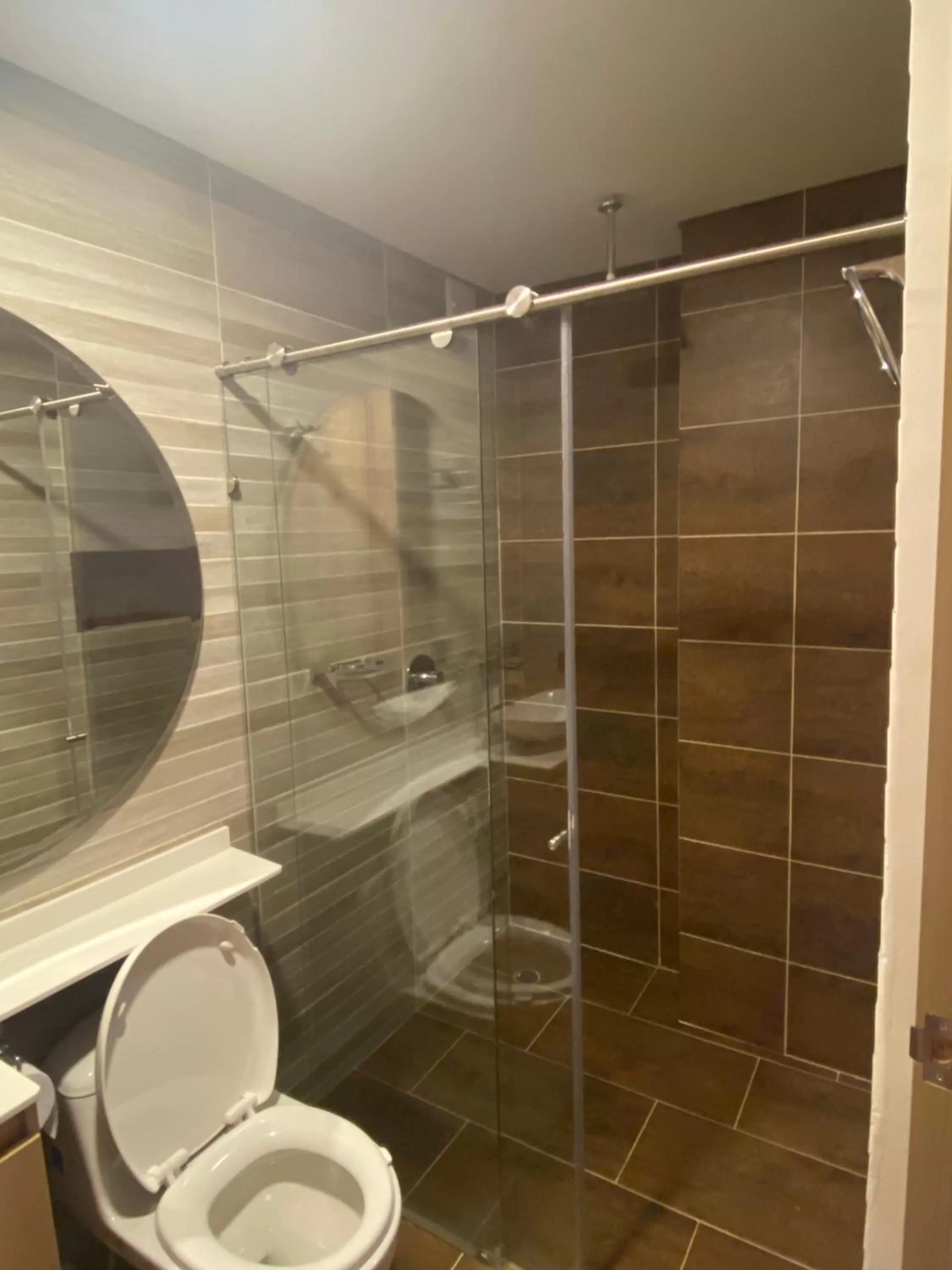 Bathroom in HOTEL CALIFORNIA CITY