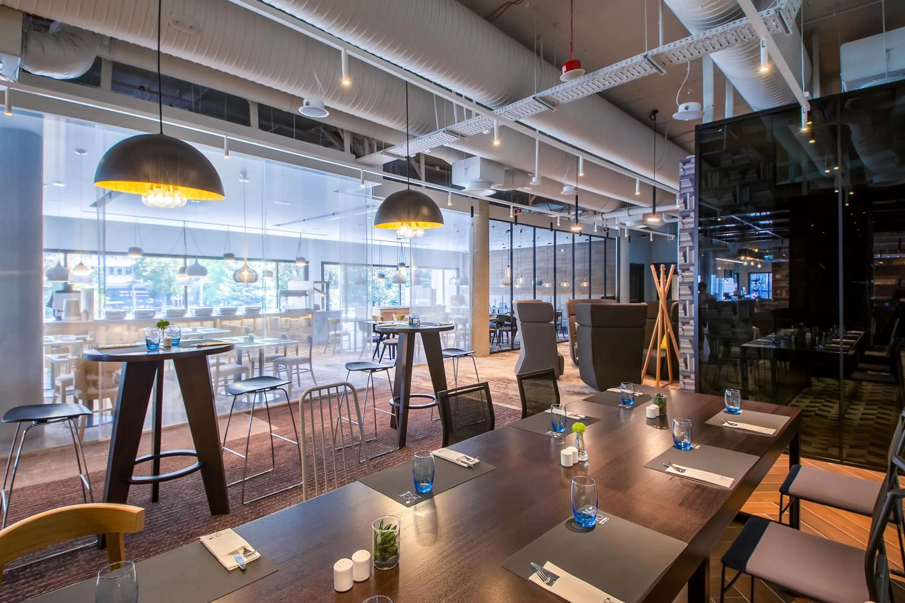 Lounge or bar in Novotel Wrocław Centrum