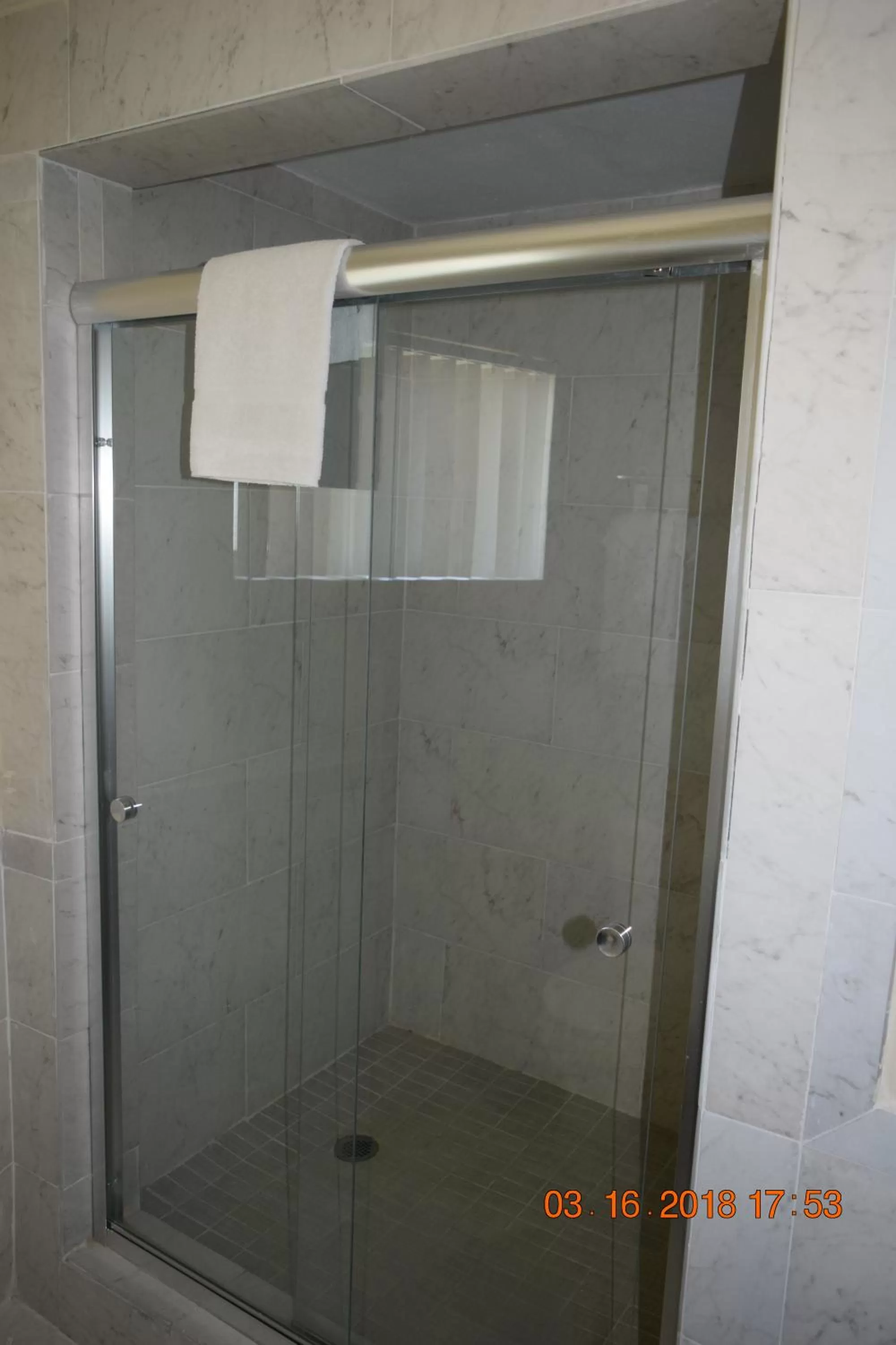 Bathroom in Stanlunds Inn and Suites