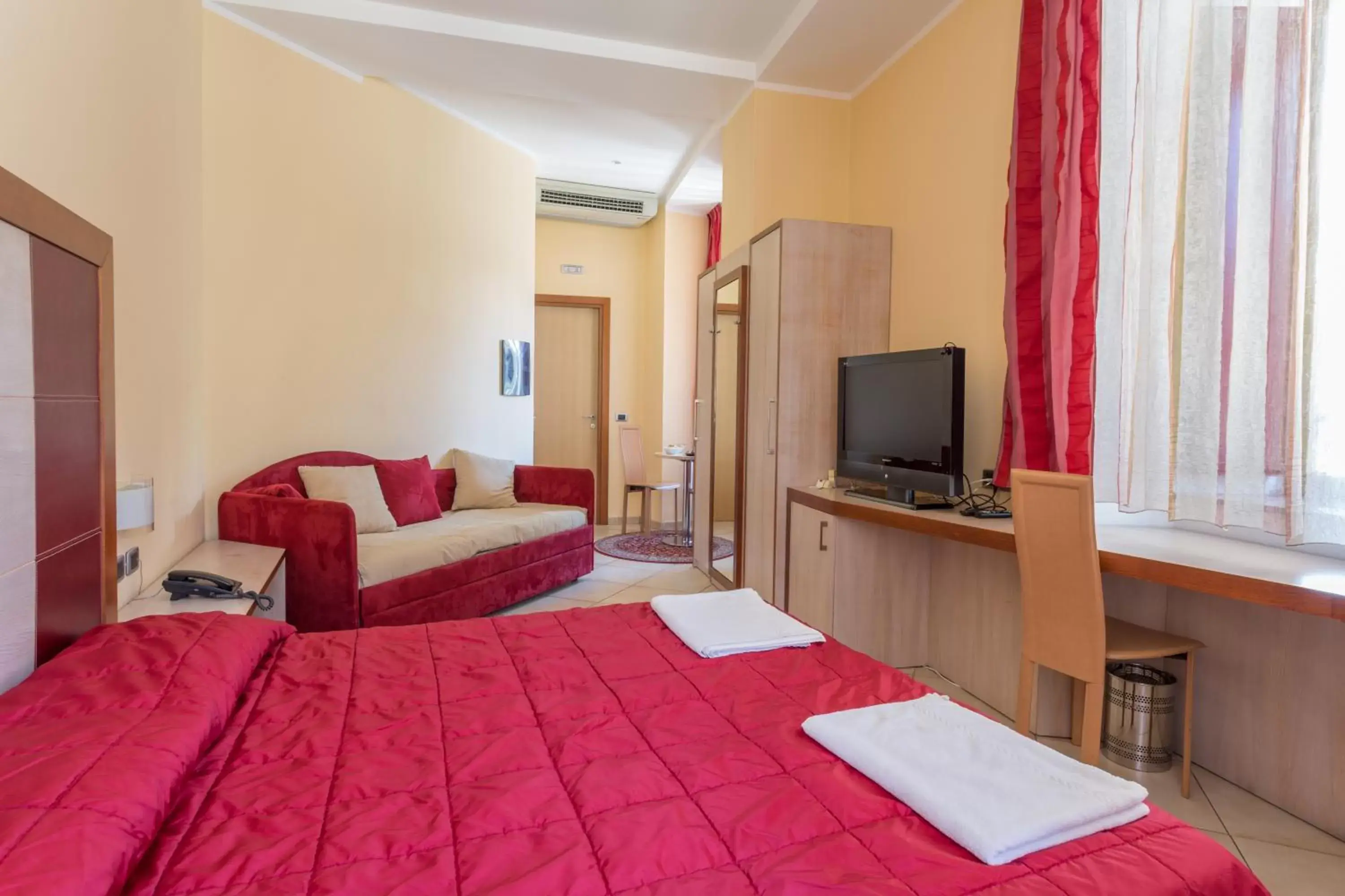 Deluxe Quadruple Room in Hotel Conte Ruggero Deluxe Quadruple Room in Hotel Conte Ruggero